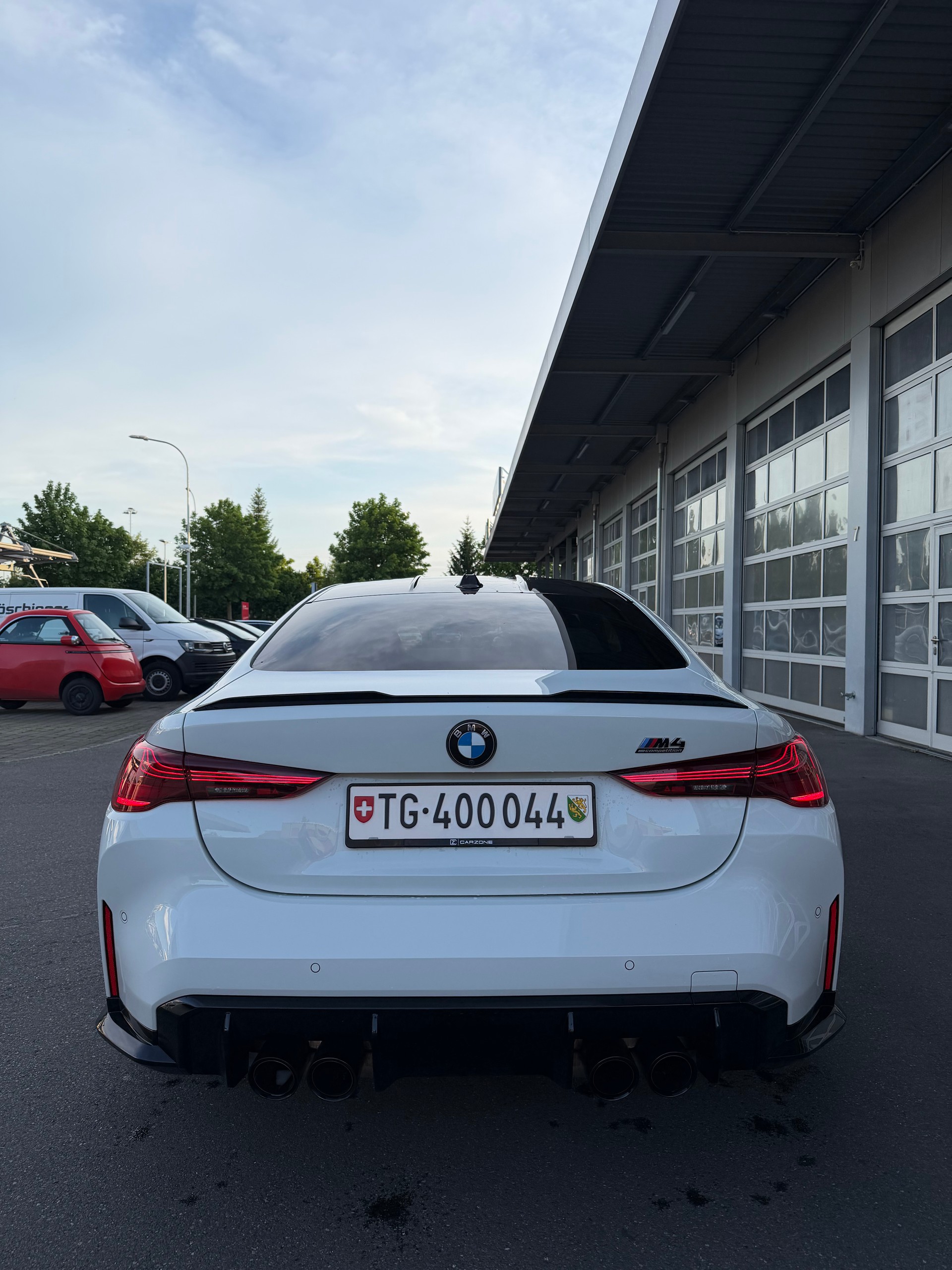BMW BMW M4 Coupé Competition M xDrive Facelift *LEASINGÜBERNAHME*-image-1