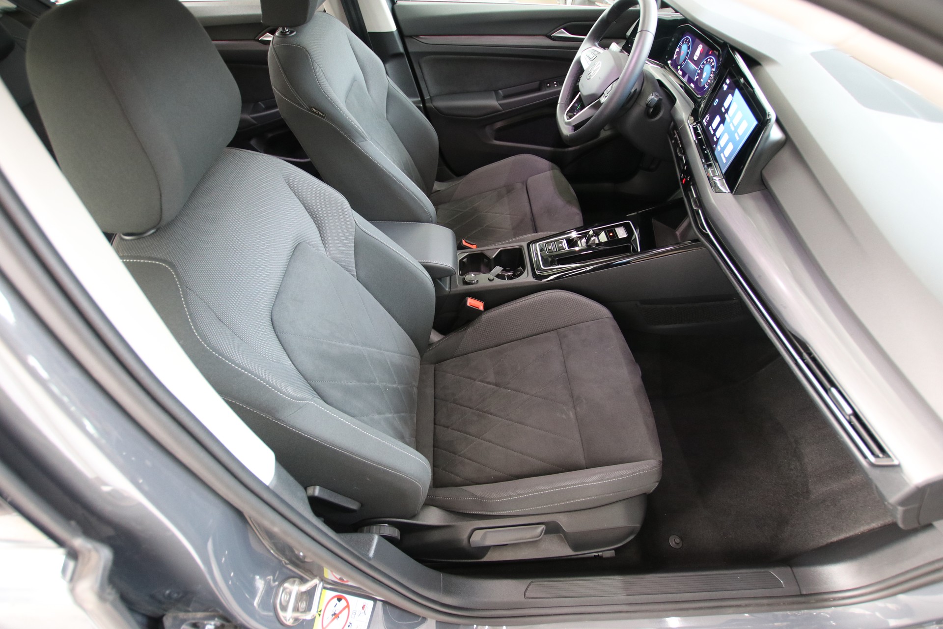 VW Golf 1.5 eTSI mHEV ACT Style DSG *Werksgarantie bis 07.2029*-image-12