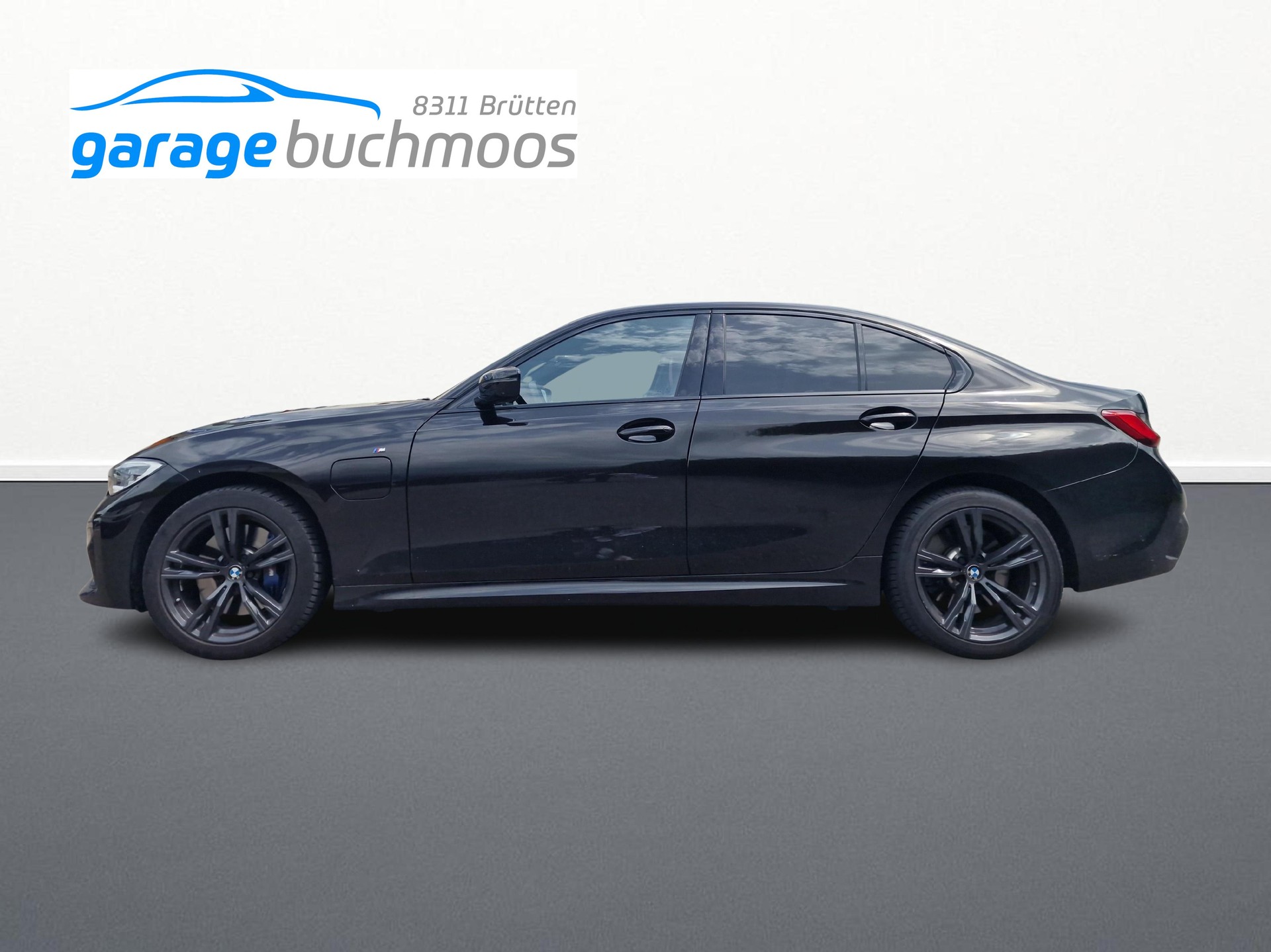 BMW 330e xDrive SAG-showroom-element-1