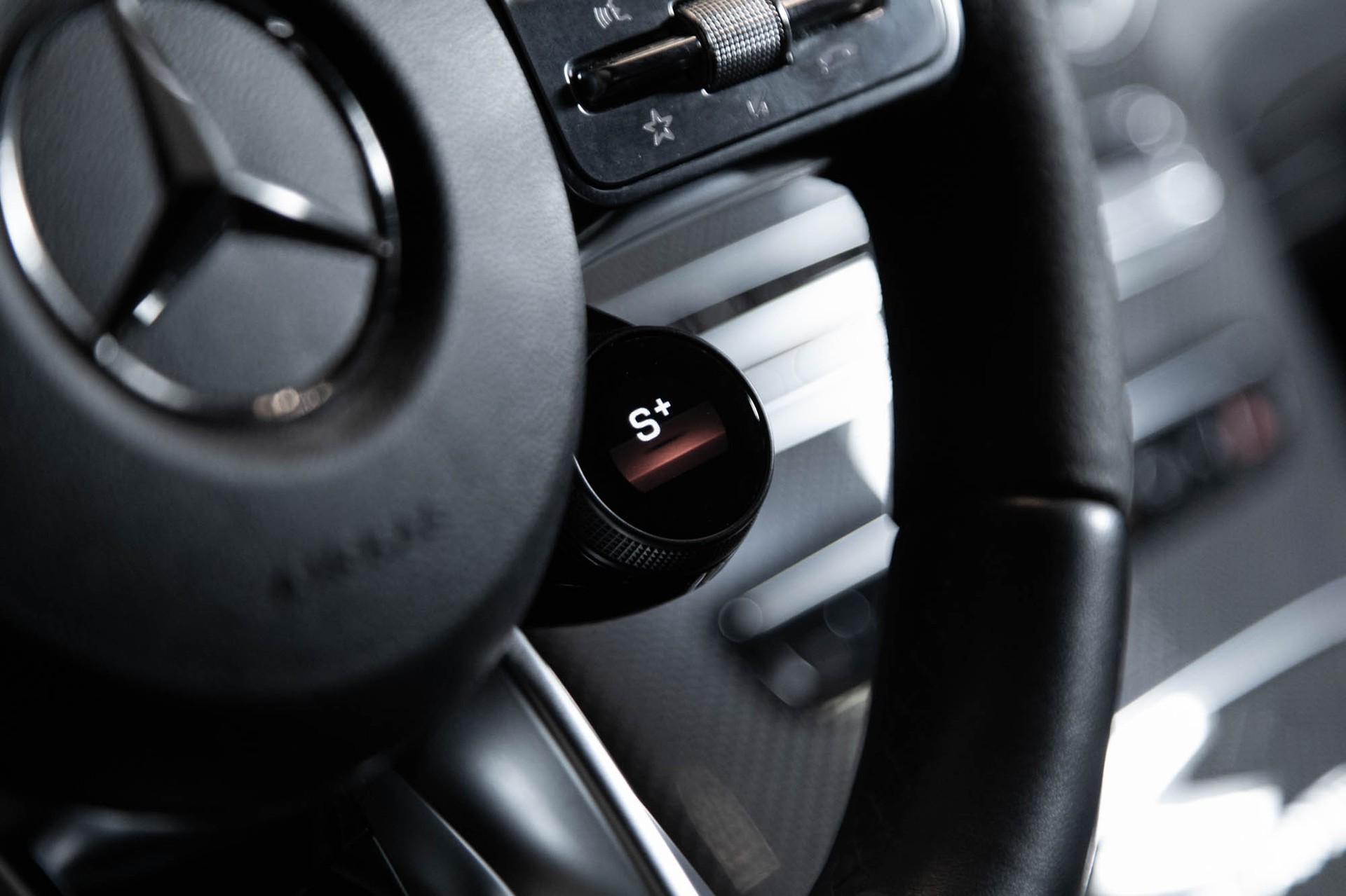 MERCEDES-BENZ GLC 63 S AMG 4Matic 9G-Tronic-image-25