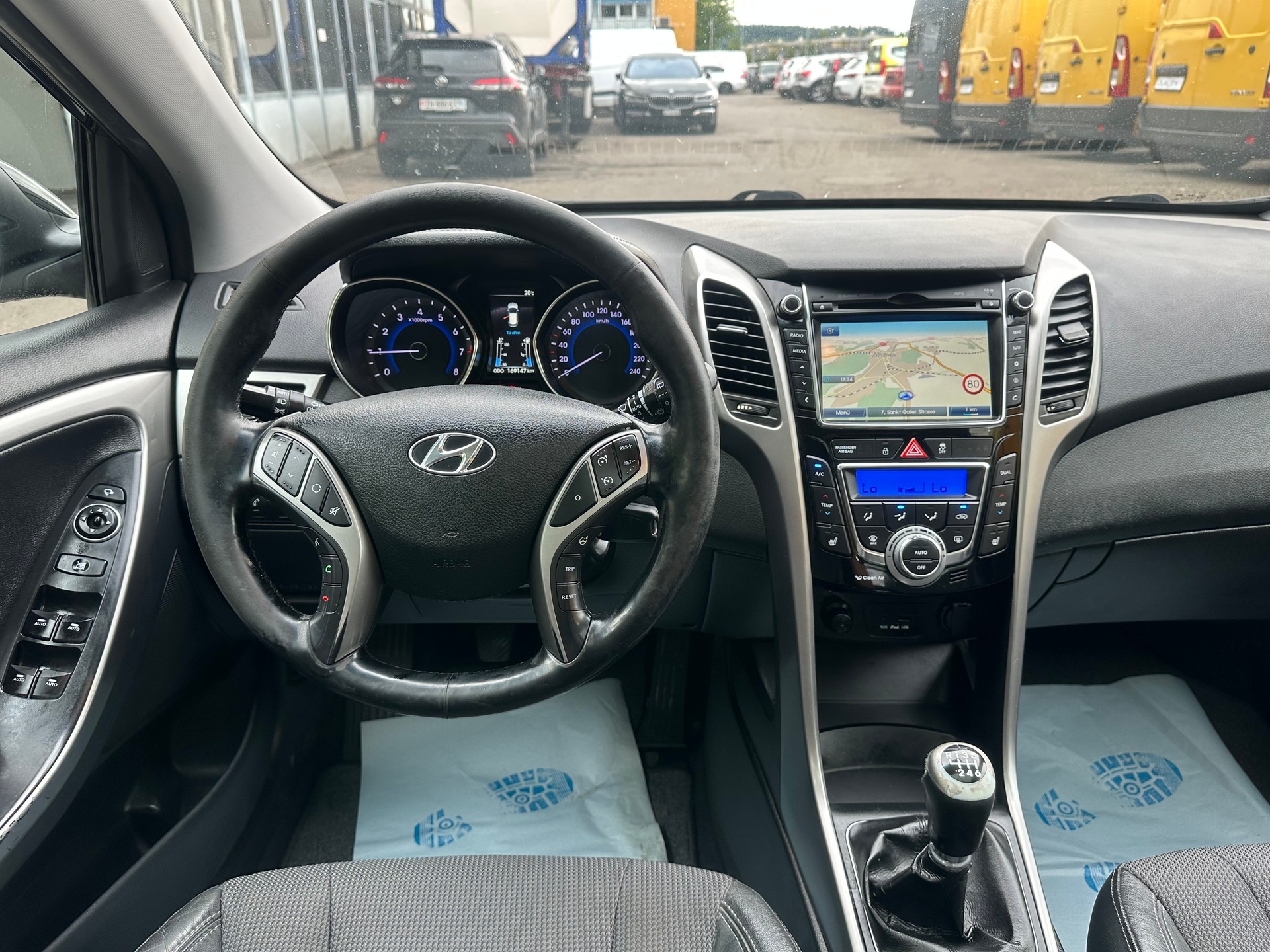 HYUNDAI i30-image-4