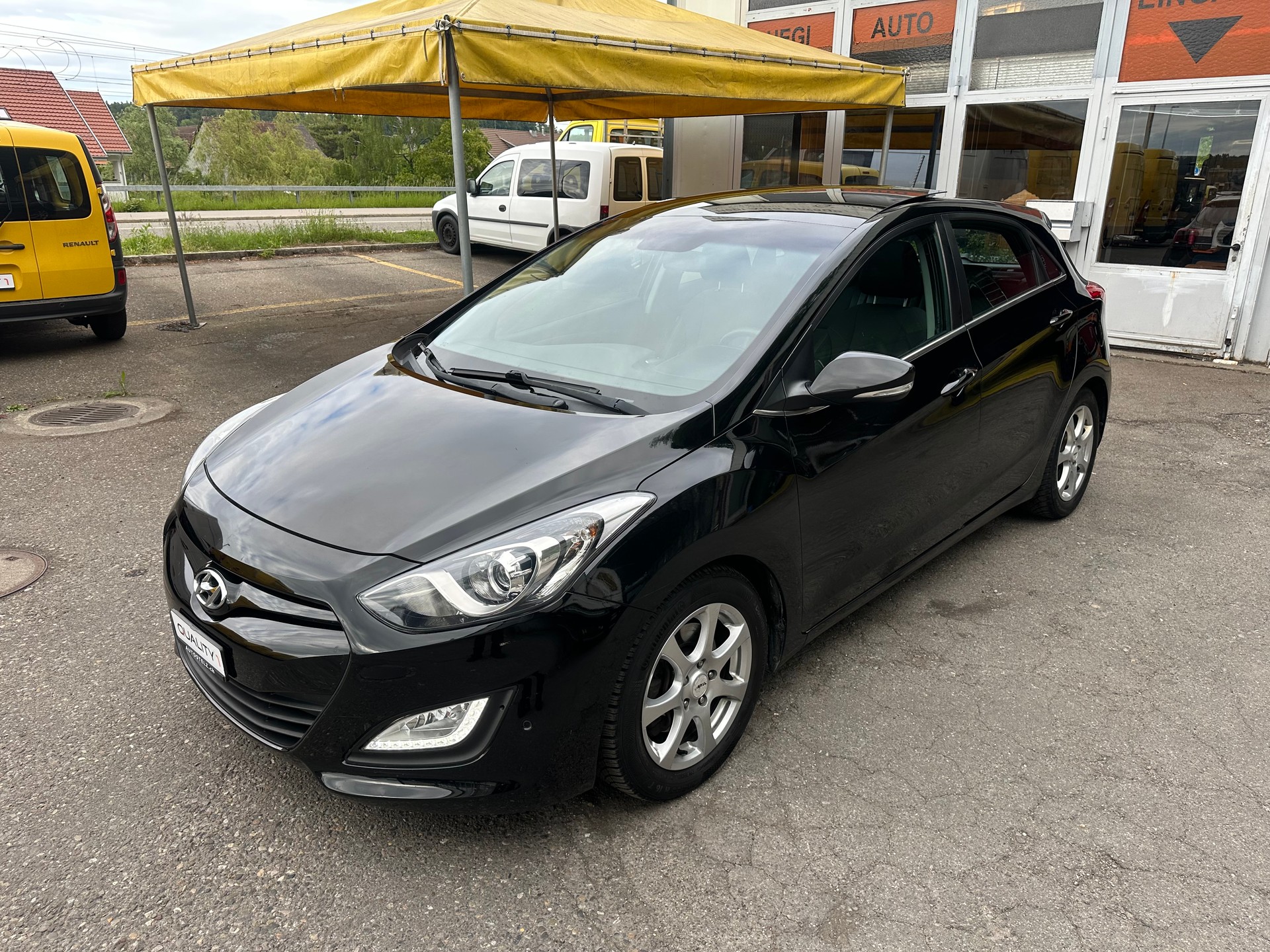 HYUNDAI i30-image-1