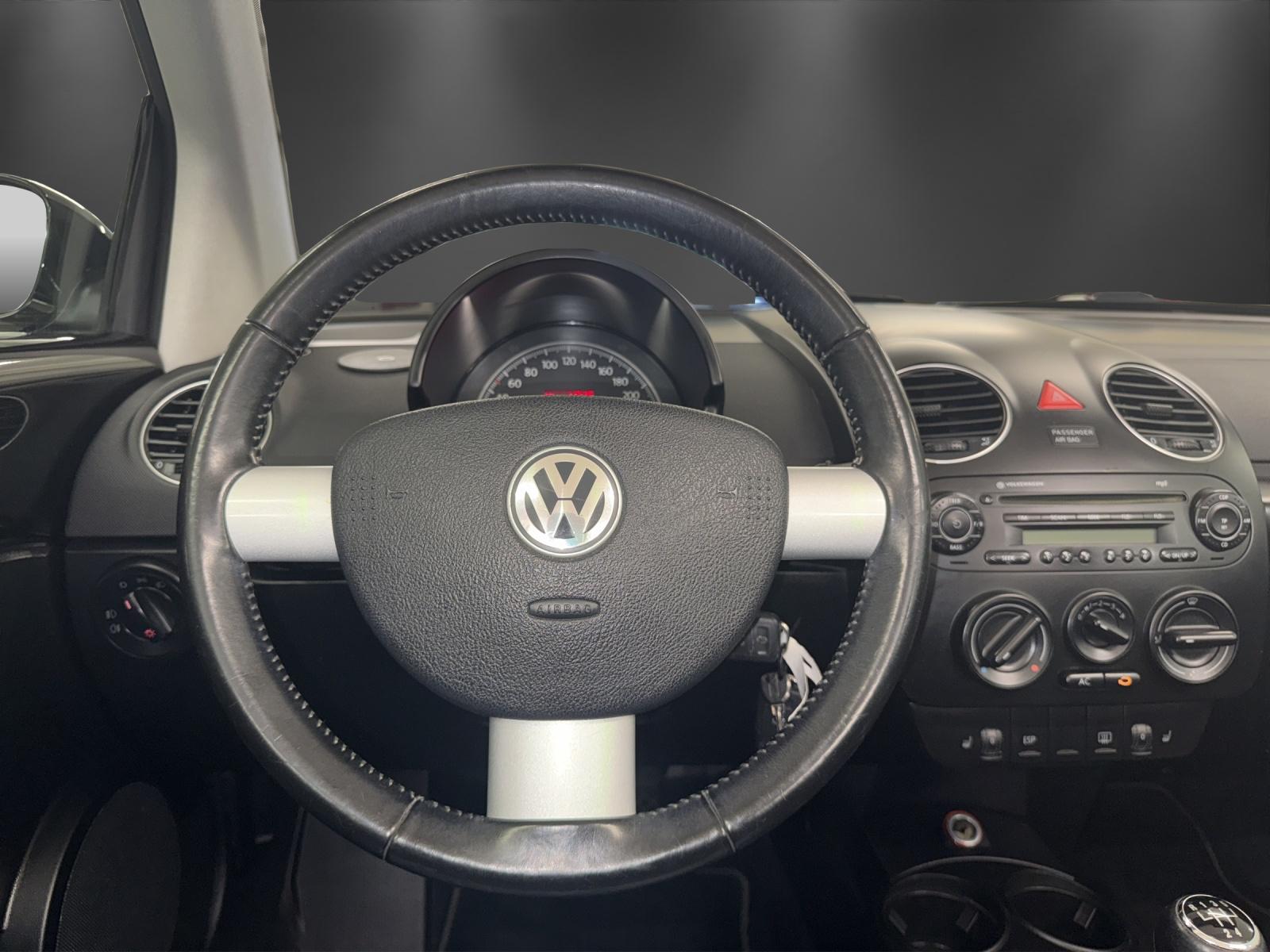 VW Beetle Cabrio 1.8 T Sixty-image-11