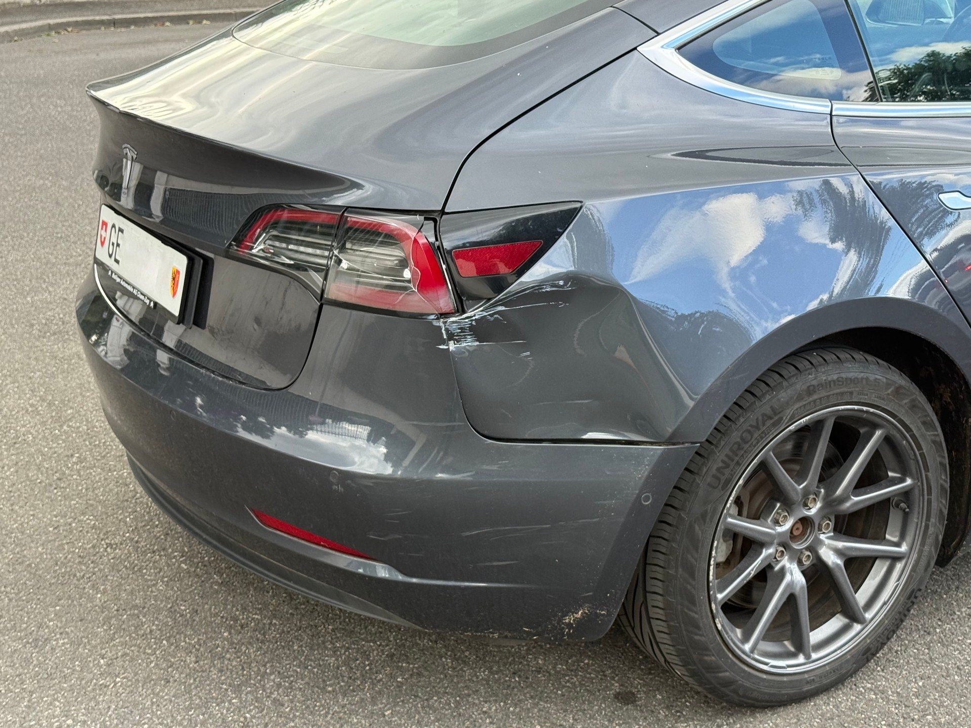 TESLA Model 3 Standart Range Plus-image-12