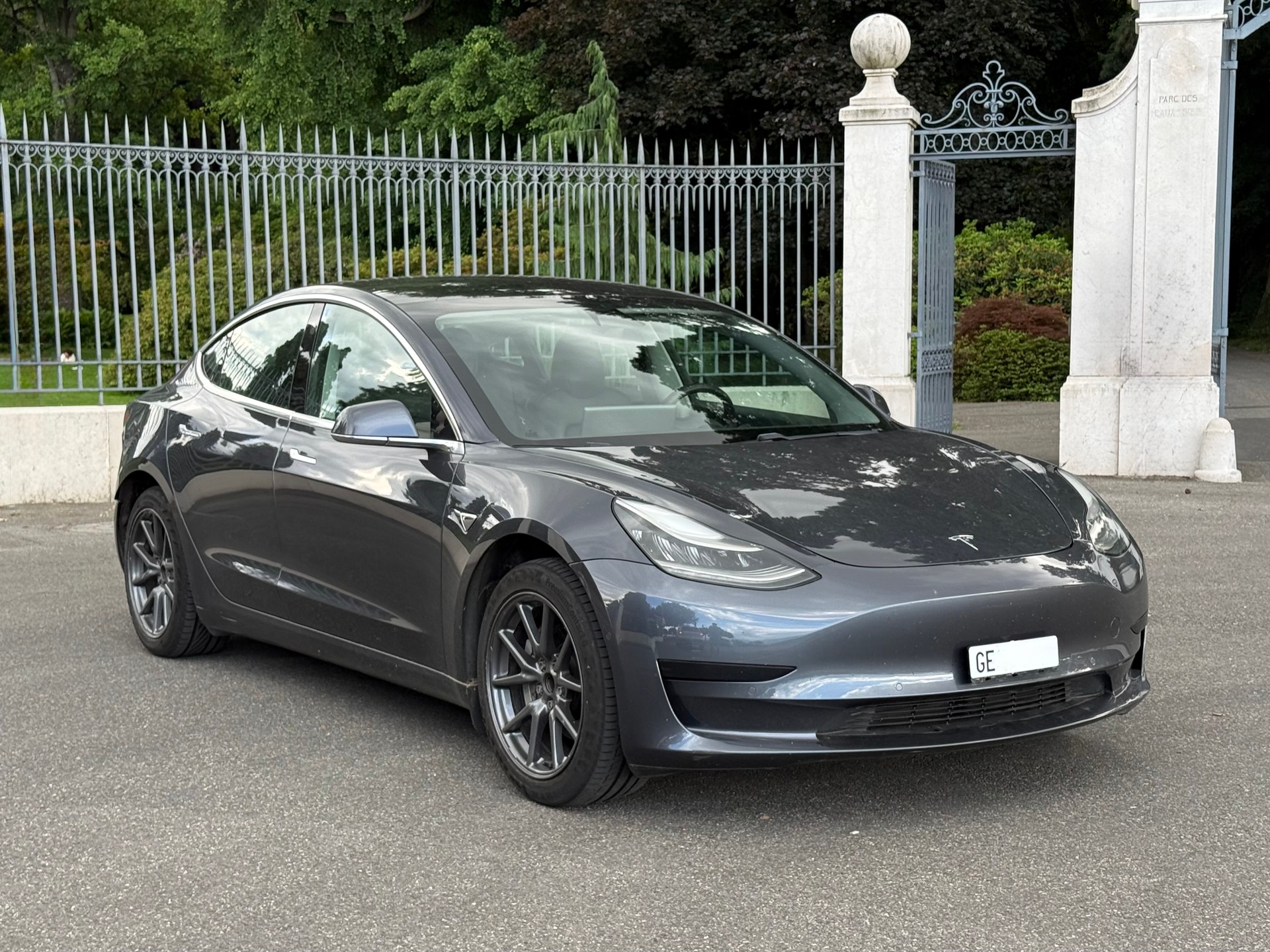 TESLA Model 3 Standart Range Plus-image-1