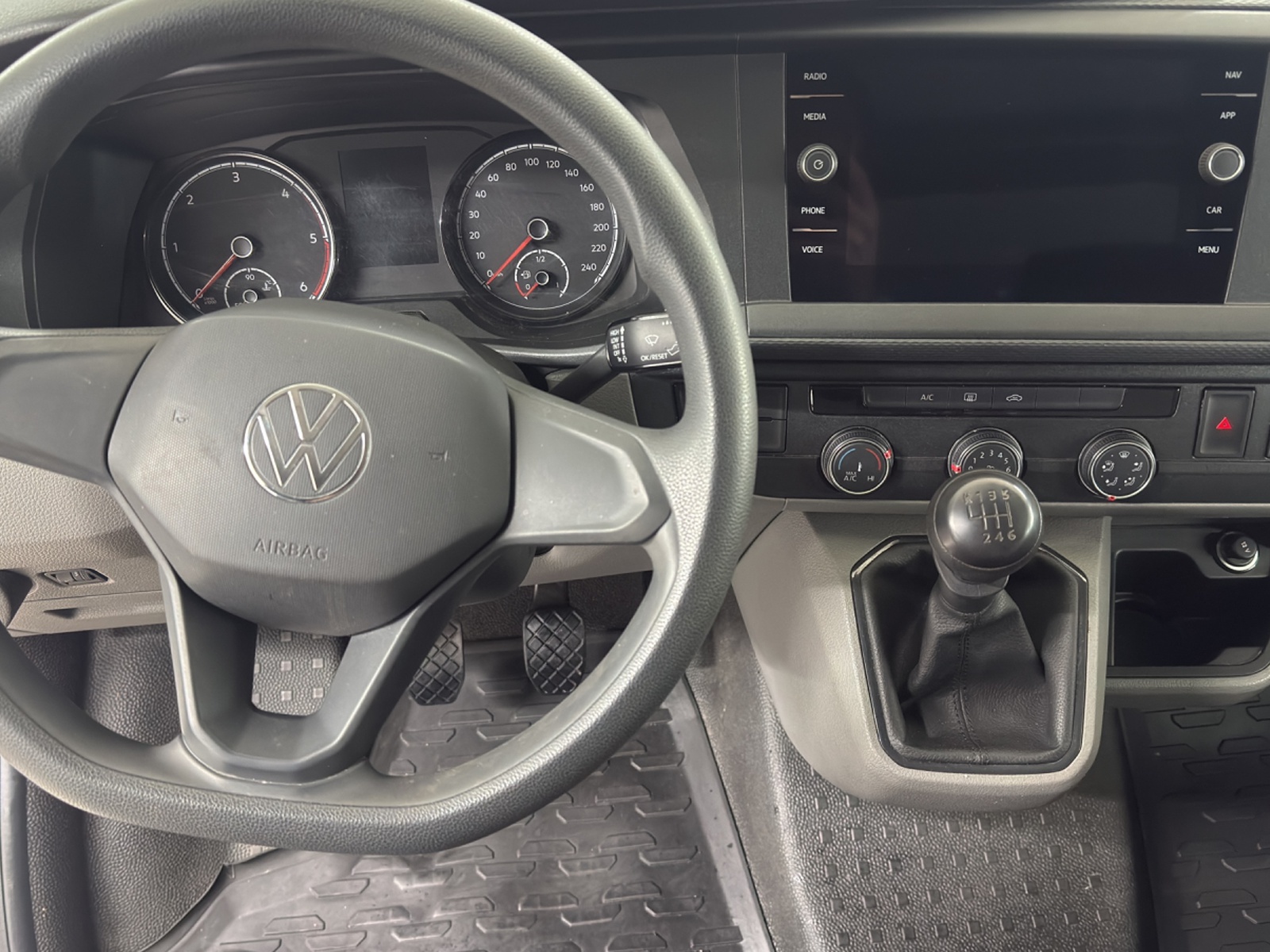 VW T6.1 2.0 TDI 4Motion-image-8