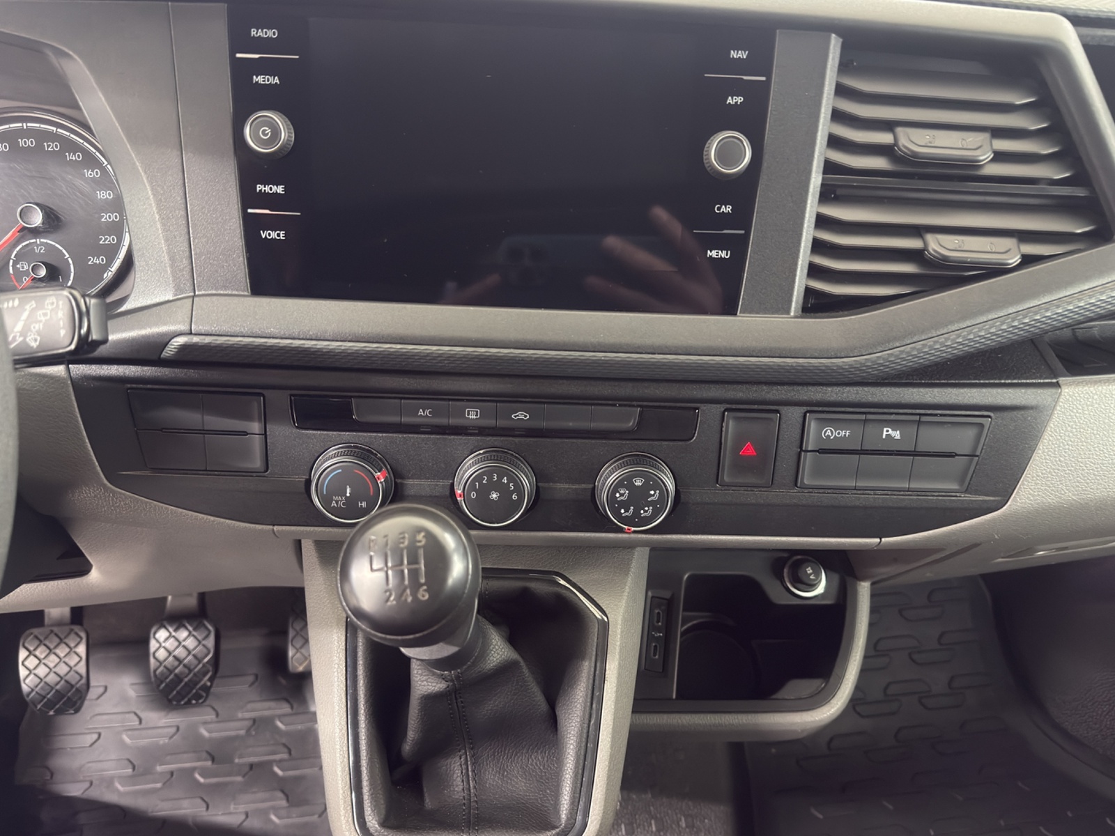 VW T6.1 2.0 TDI 4Motion-image-10