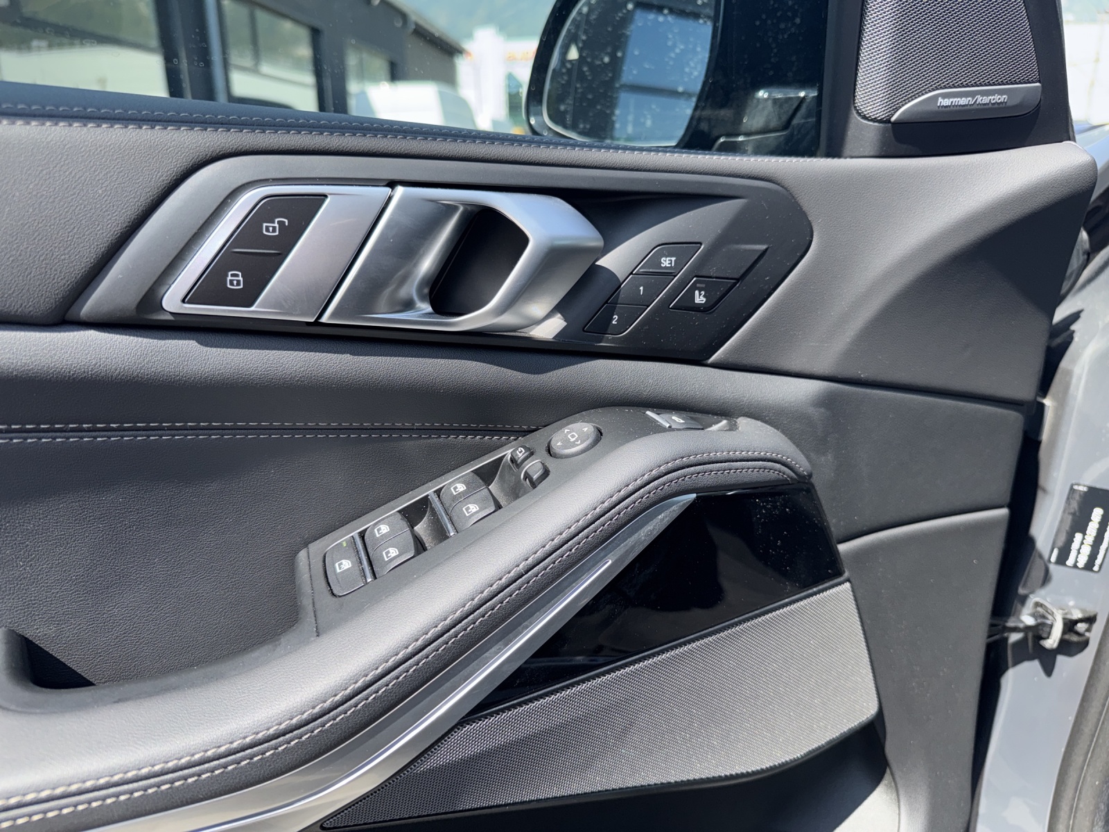 BMW X5 xDrive 48V 40d M Sport Pro Steptronic-image-17