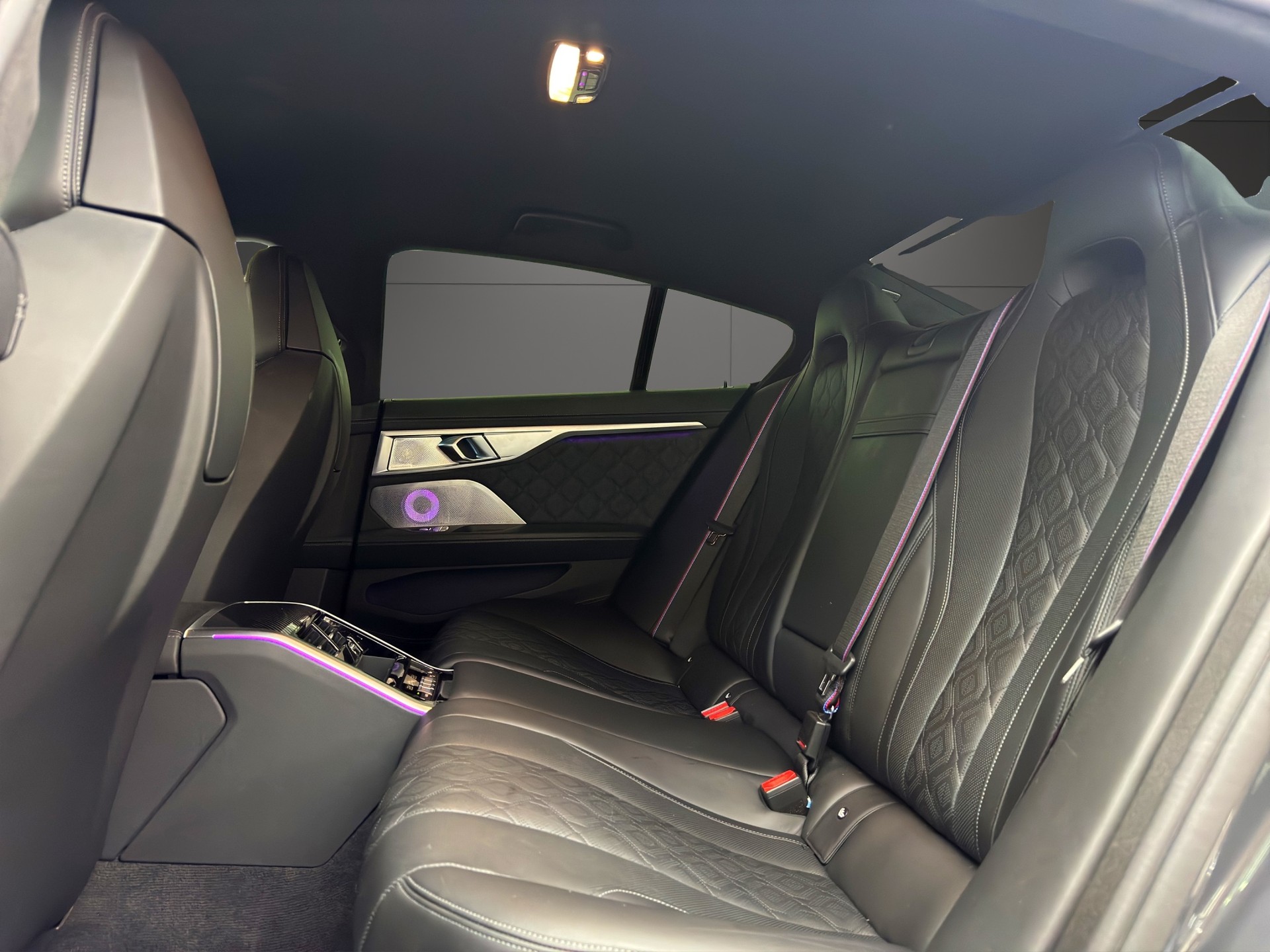 BMW M8 xDrive M Competition Steptronic-image-15