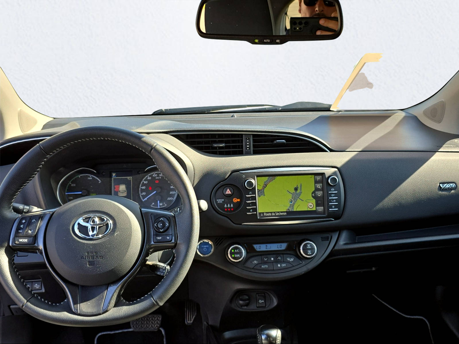 TOYOTA Yaris 1.5 VVT-i Hybrid Trend e-CVT-image-13