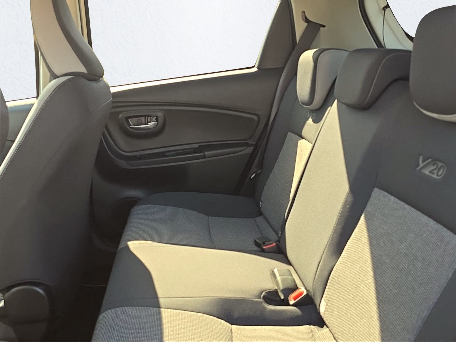 TOYOTA Yaris 1.5 VVT-i Hybrid Trend e-CVT-image-12