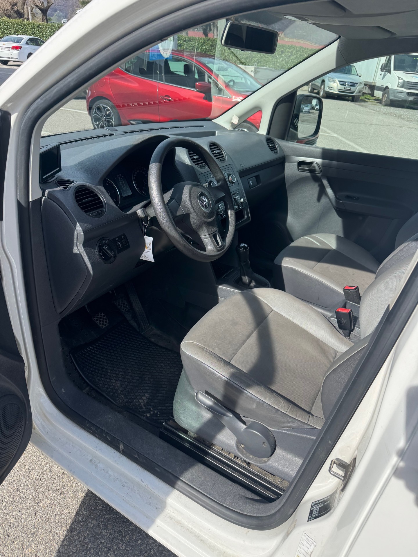 VW Caddy 1.6 TDI-image-3