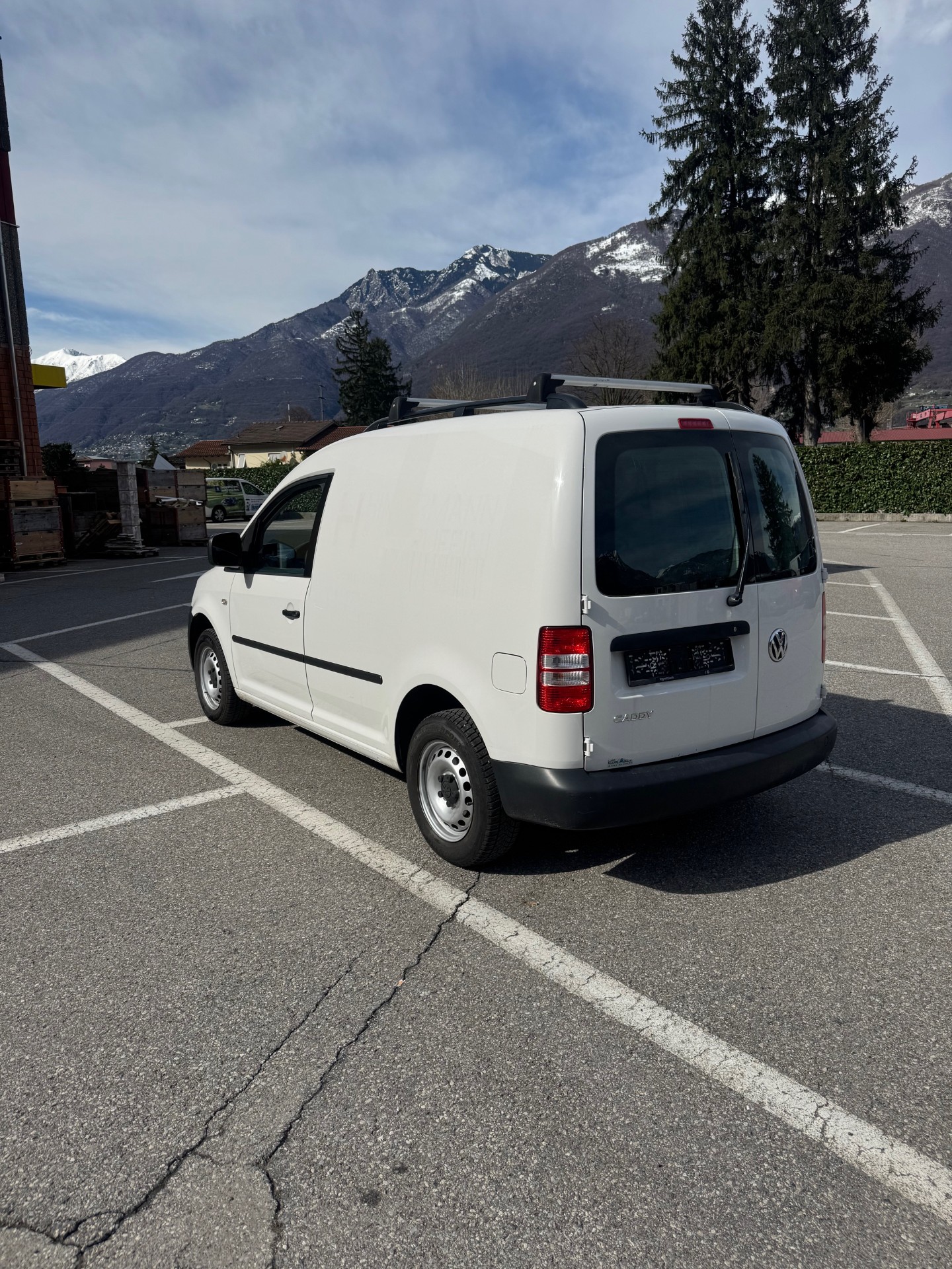VW Caddy 1.6 TDI-image-1