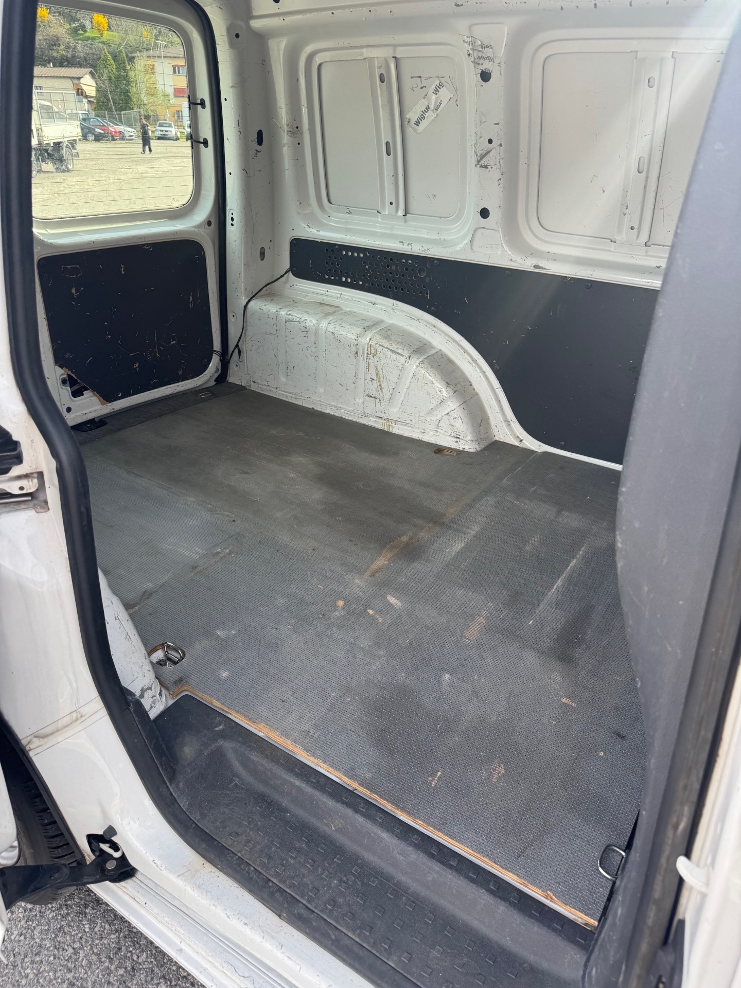 VW Caddy 1.6 TDI-image-2