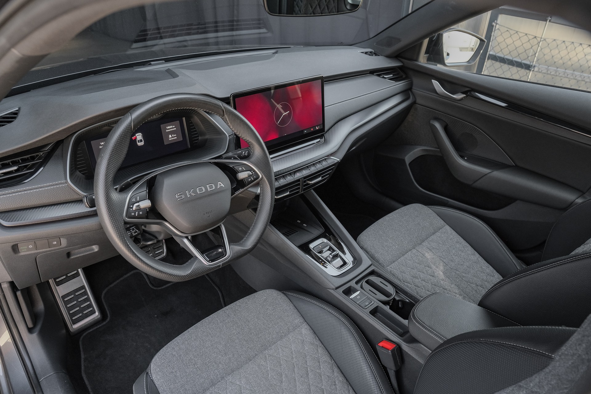 SKODA Octavia Limousine 1.5 TSI mHEV DSG SportLine-image-11
