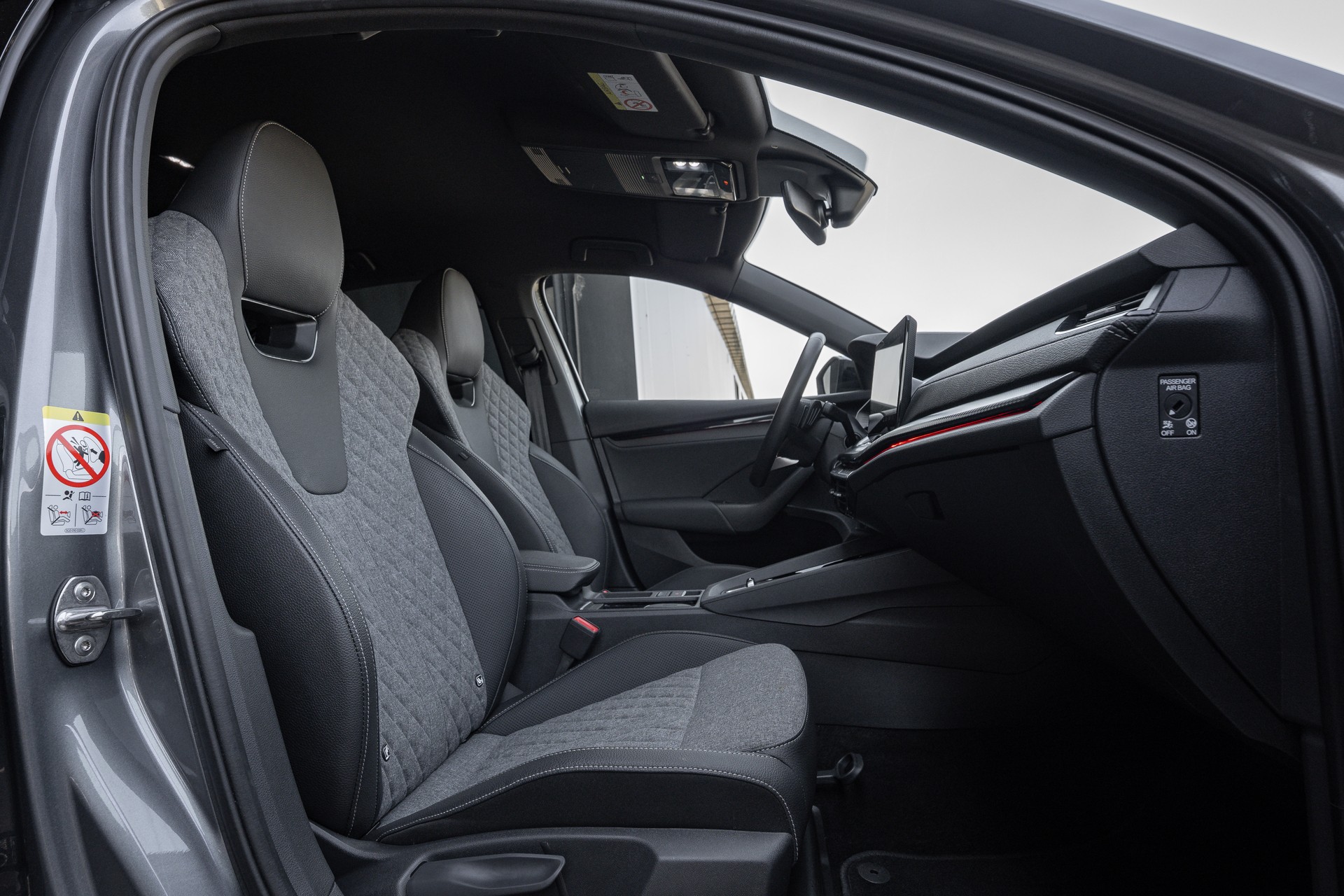 SKODA Octavia Limousine 1.5 TSI mHEV DSG SportLine-image-9