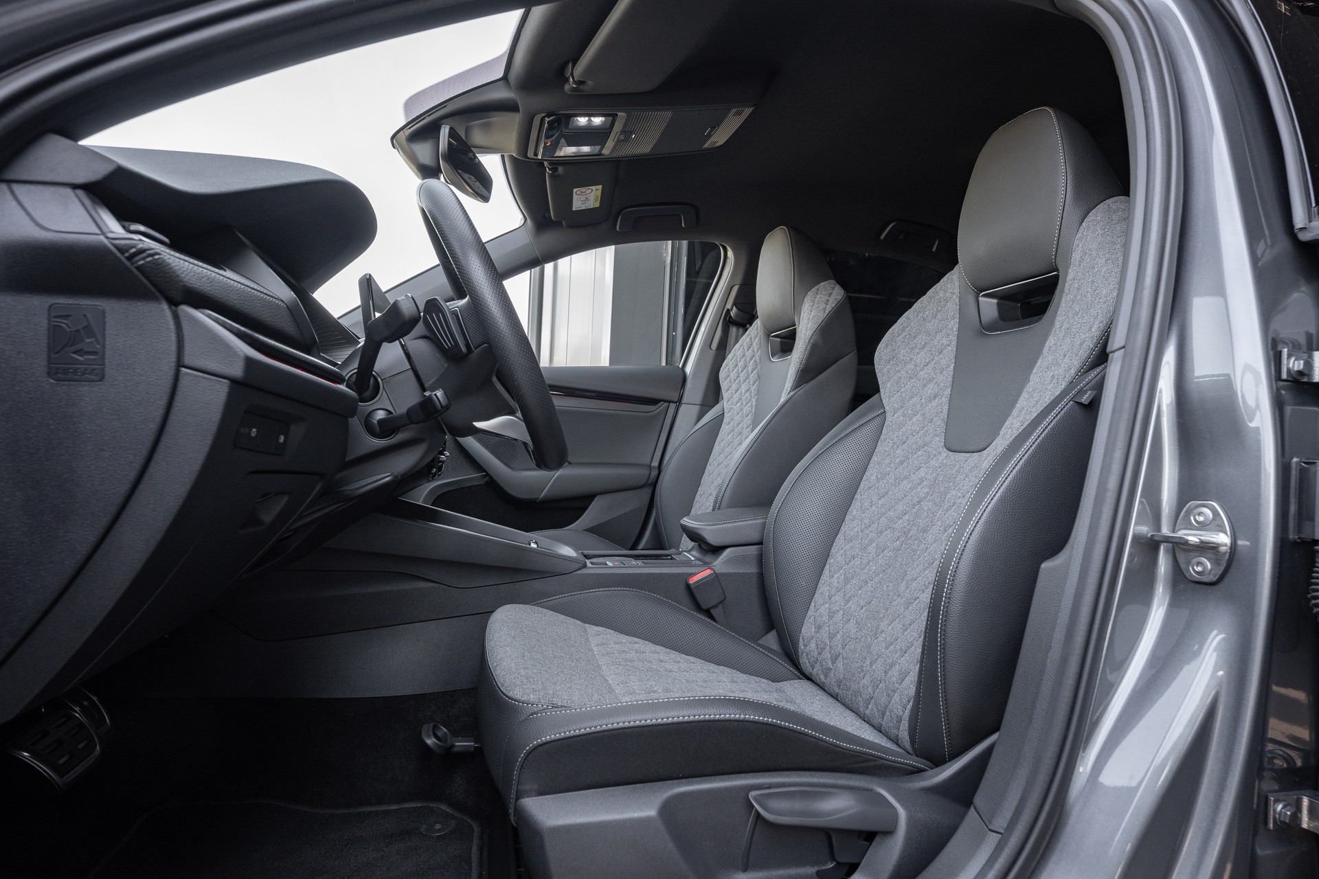 SKODA Octavia Limousine 1.5 TSI mHEV DSG SportLine-image-8