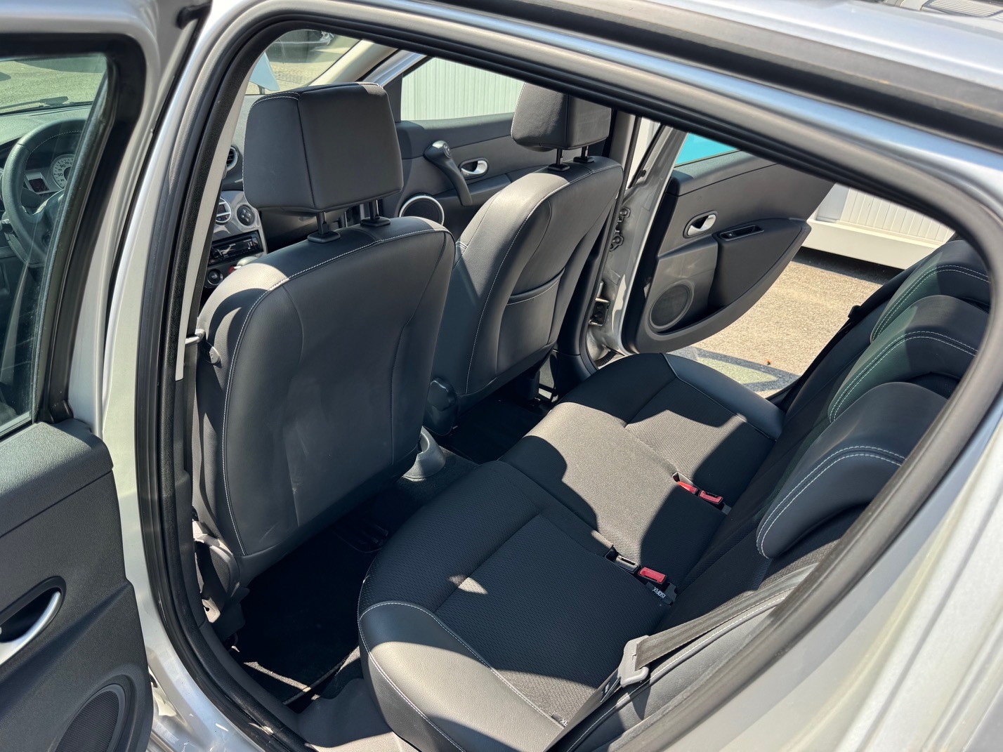 RENAULT Clio 1.6 16V Exception Automatique-image-9