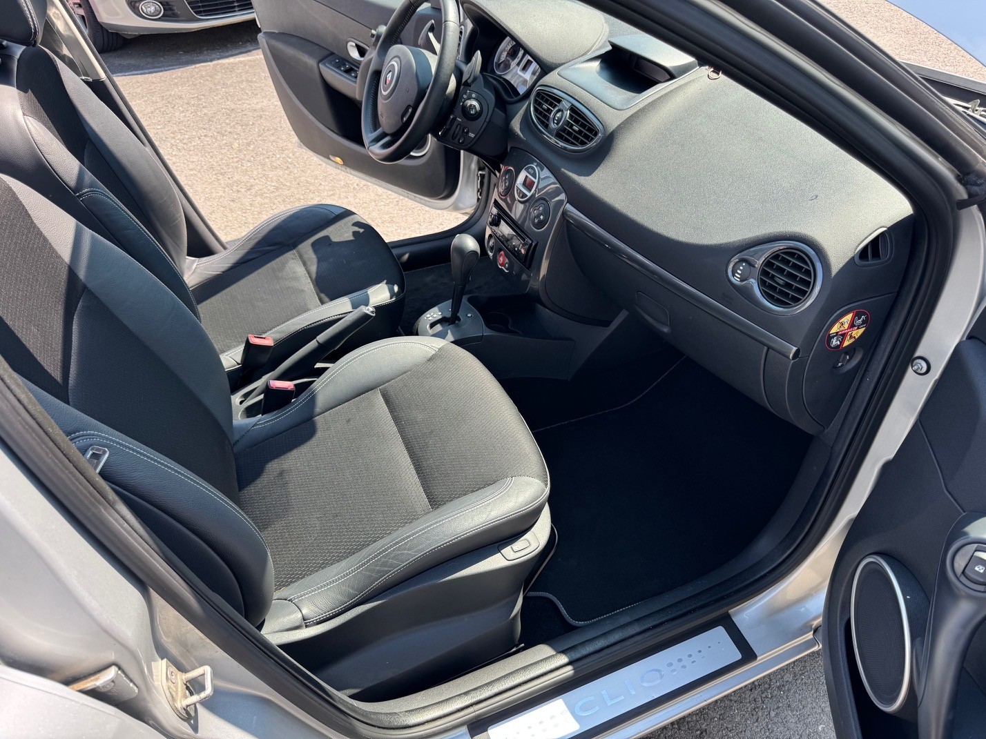 RENAULT Clio 1.6 16V Exception Automatique-image-12