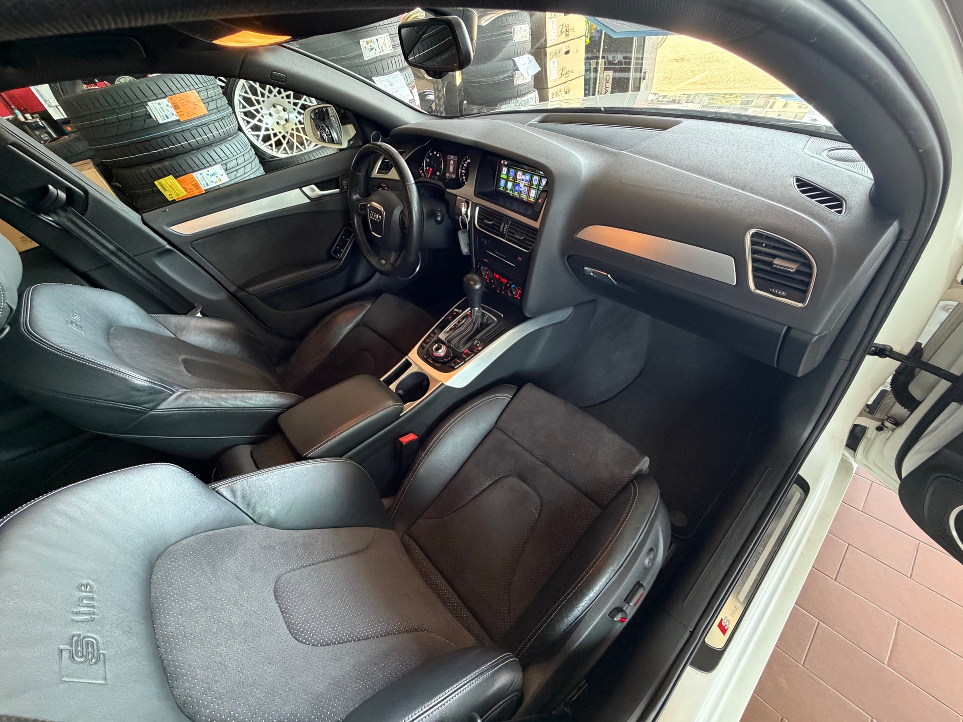 AUDI A4 Avant 2.0 TFSI multitronic-image-12