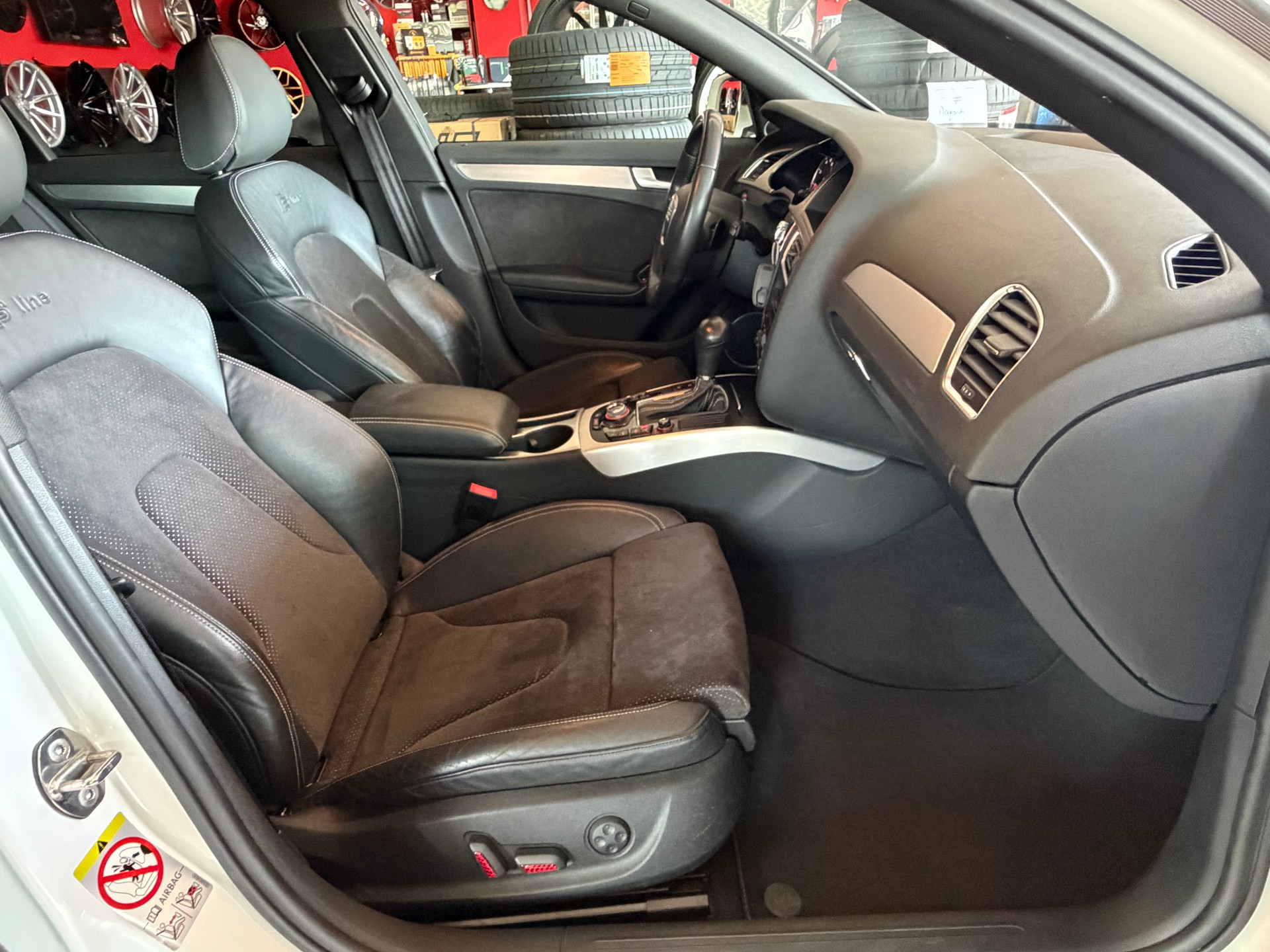 AUDI A4 Avant 2.0 TFSI multitronic-image-13