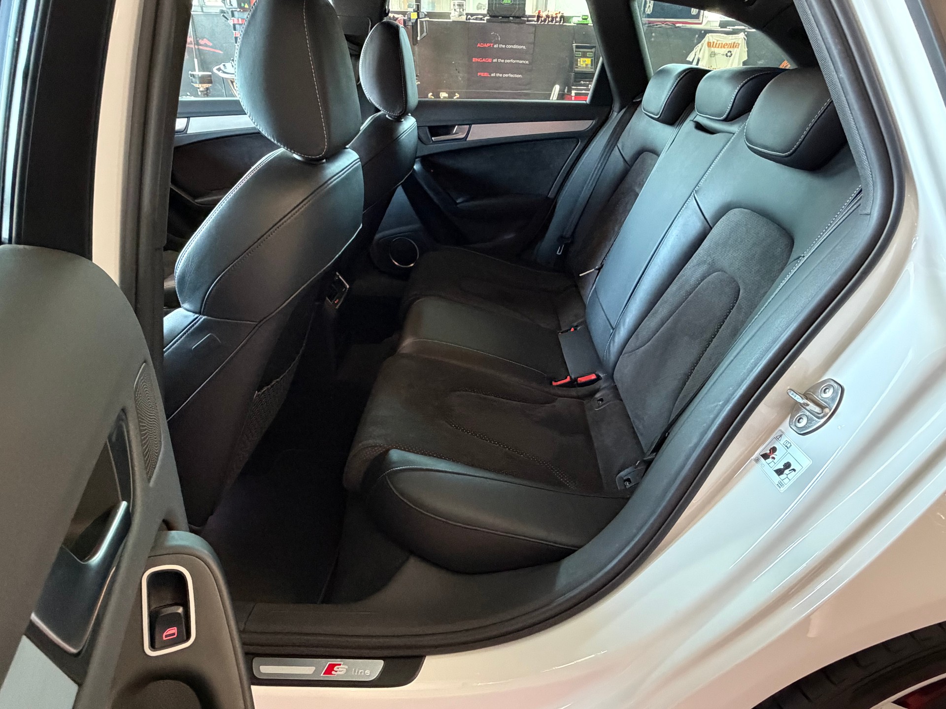 AUDI A4 Avant 2.0 TFSI multitronic-image-11