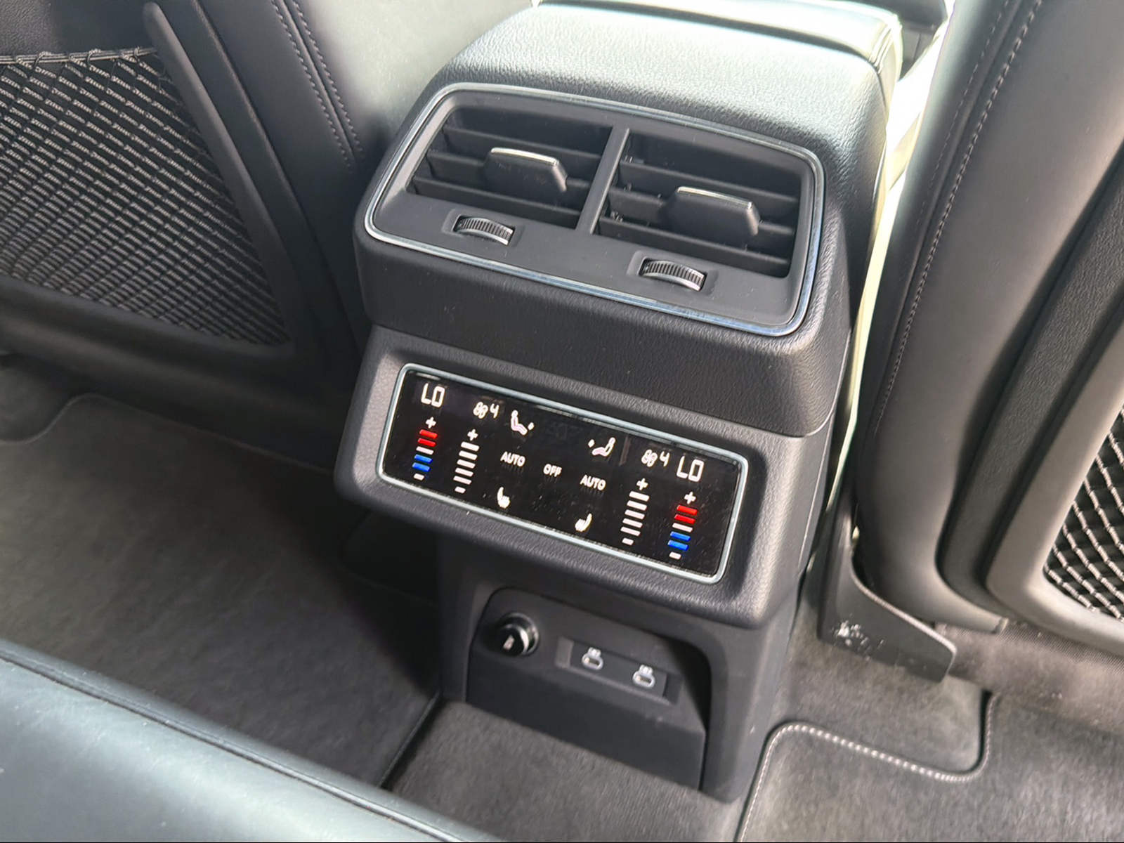 AUDI e-tron 55 Sportback S Line Black Edition quattro-image-16