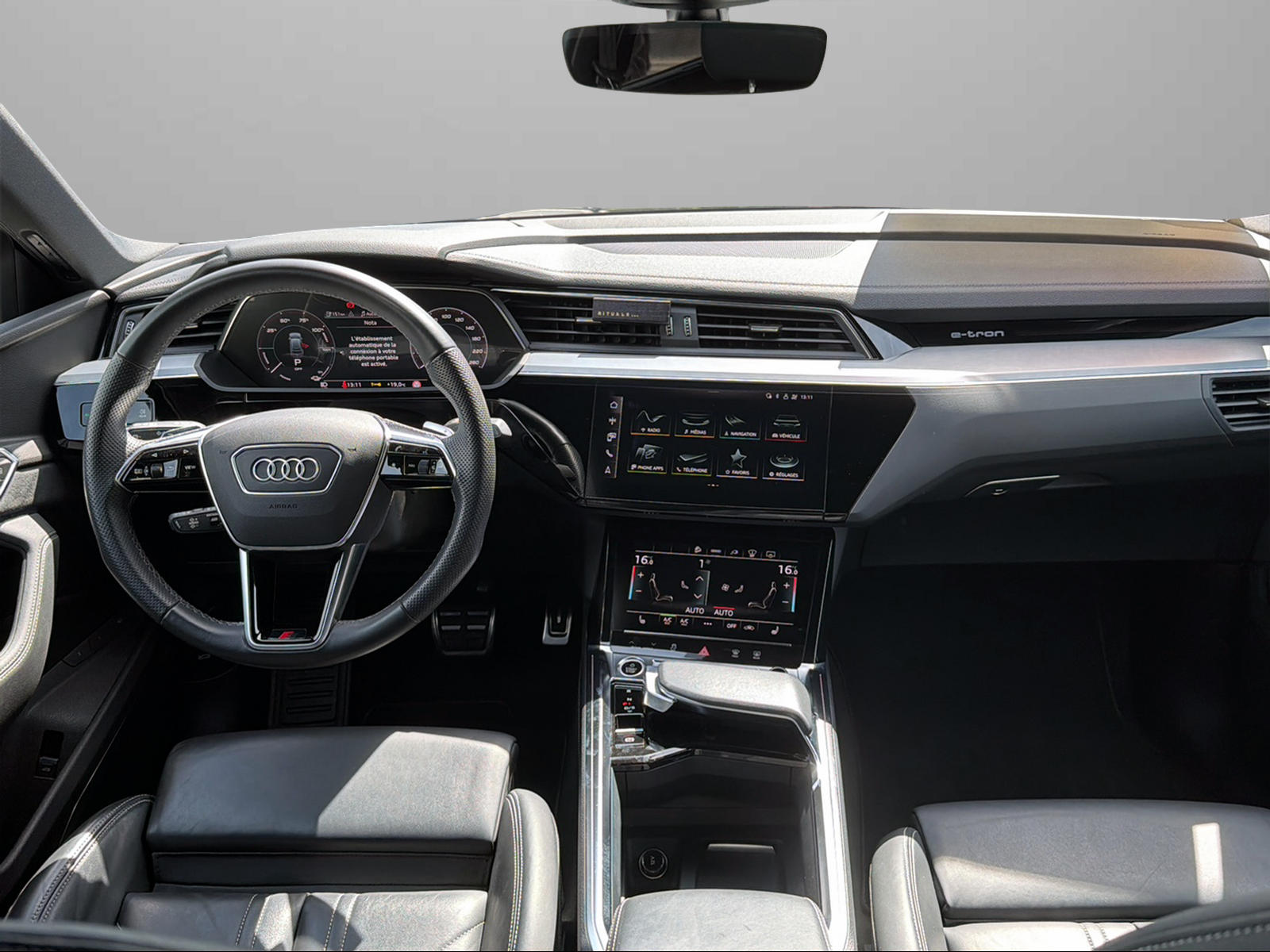 AUDI e-tron 55 Sportback S Line Black Edition quattro-image-12