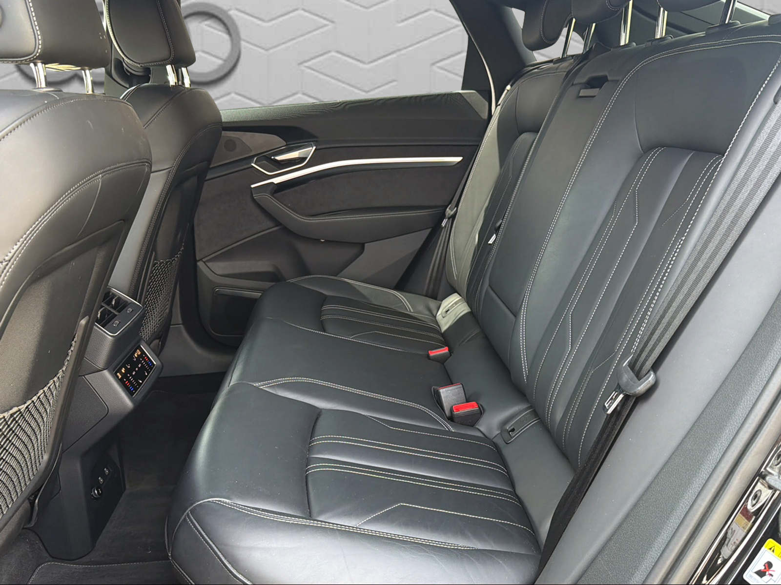 AUDI e-tron 55 Sportback S Line Black Edition quattro-image-15