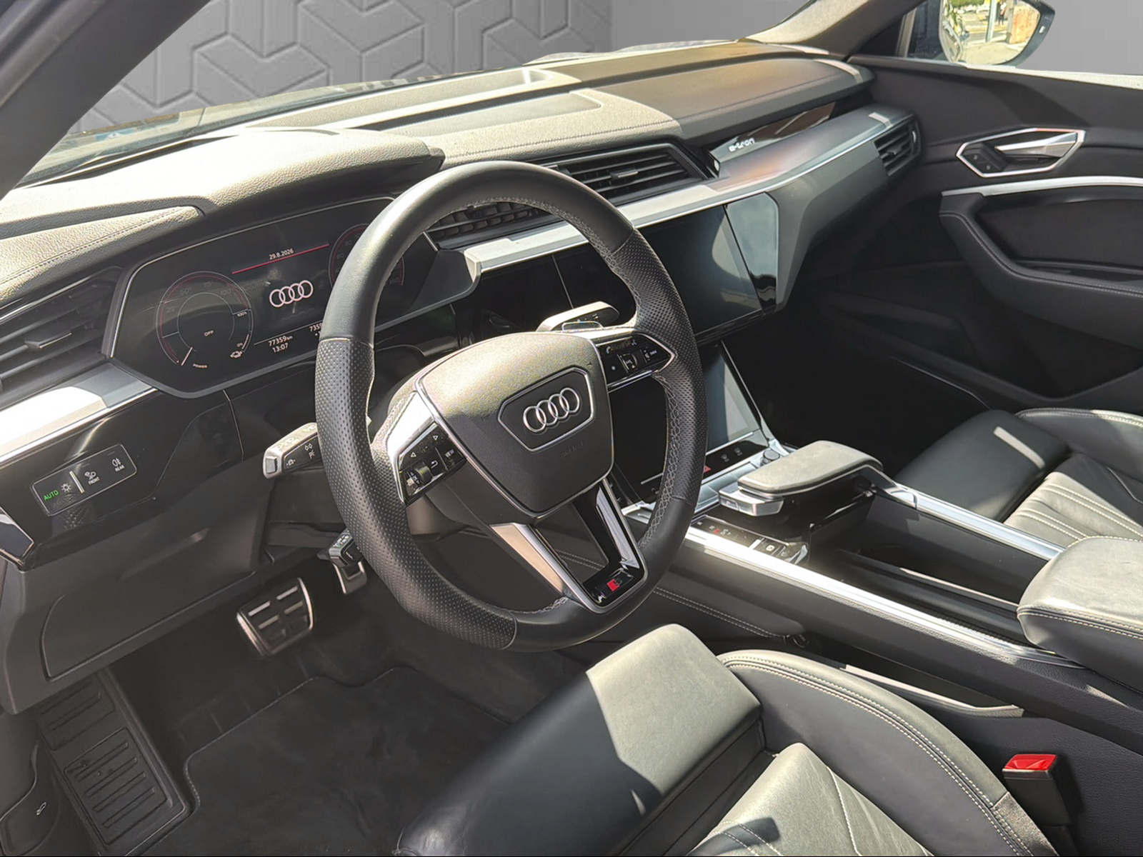 AUDI e-tron 55 Sportback S Line Black Edition quattro-image-11
