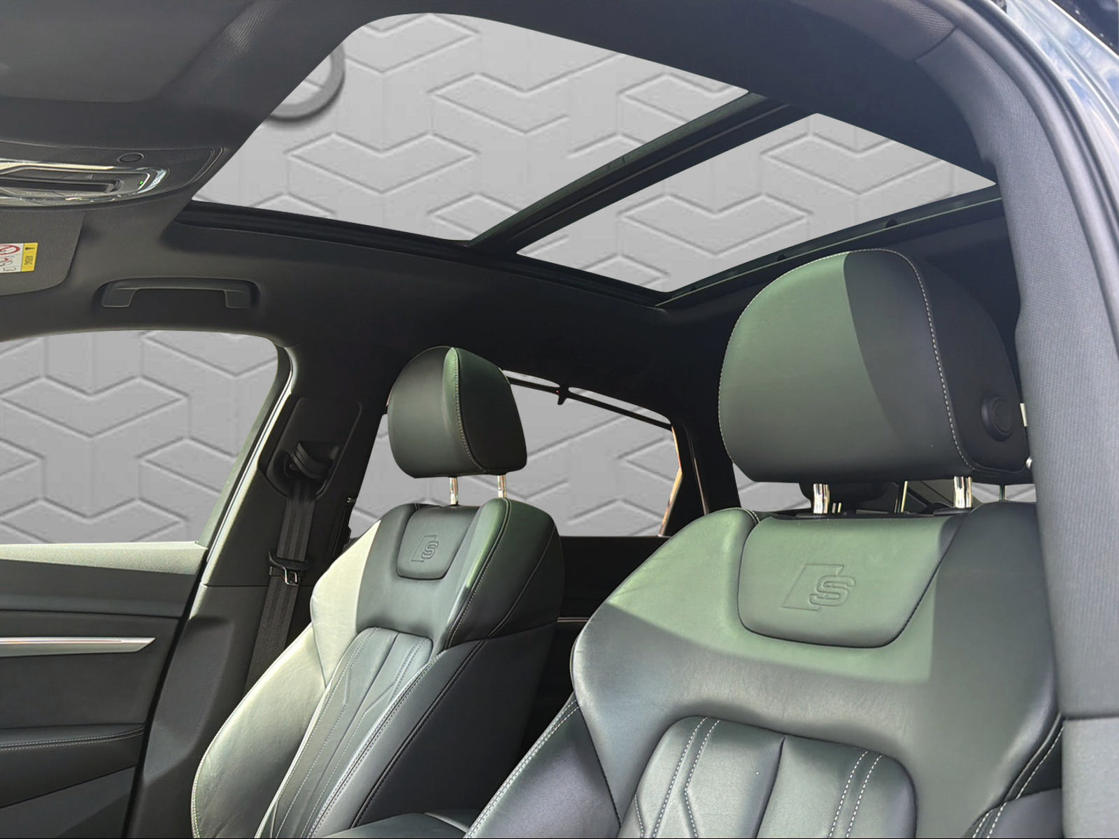 AUDI e-tron 55 Sportback S Line Black Edition quattro-image-18