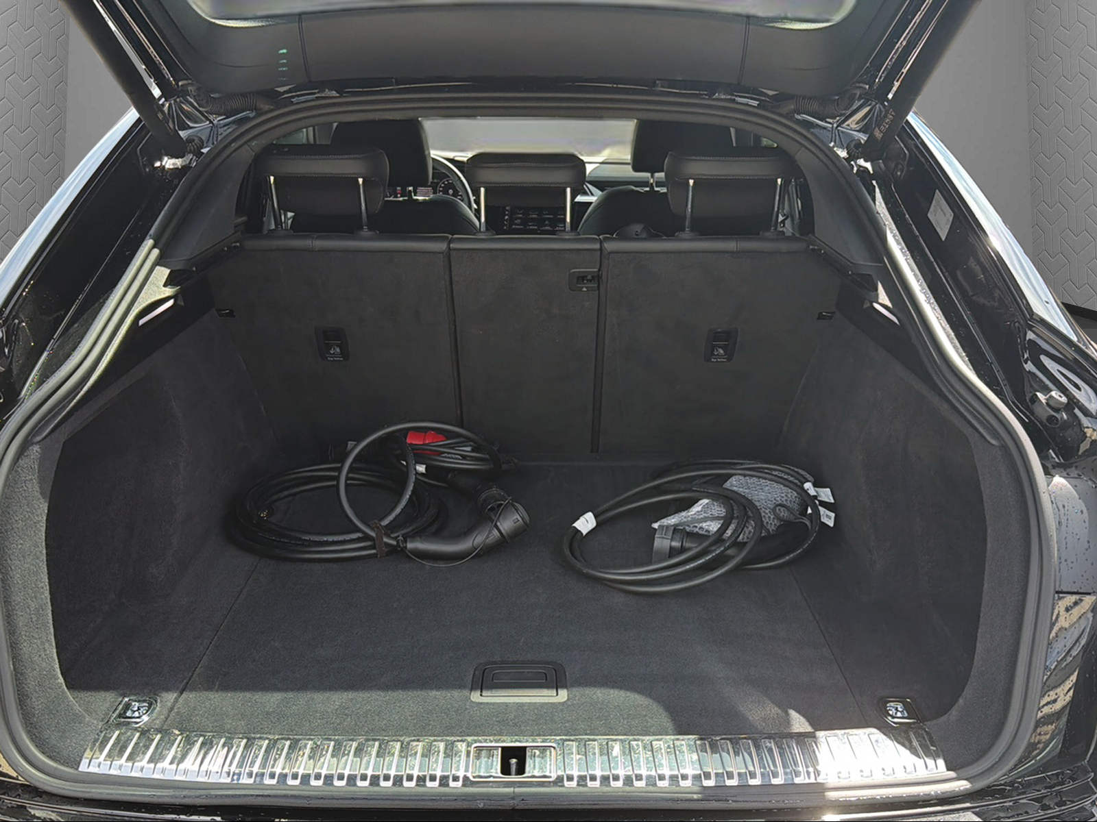 AUDI e-tron 55 Sportback S Line Black Edition quattro-image-9