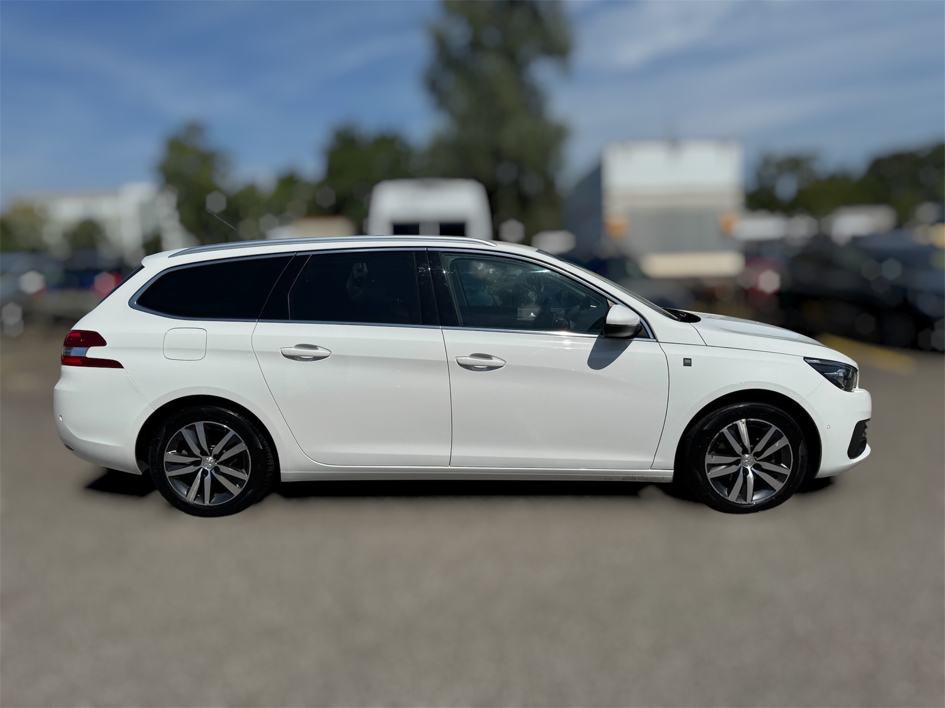 PEUGEOT 308 SW 1.5 BlueHDI Tech Edition EAT8-image-2