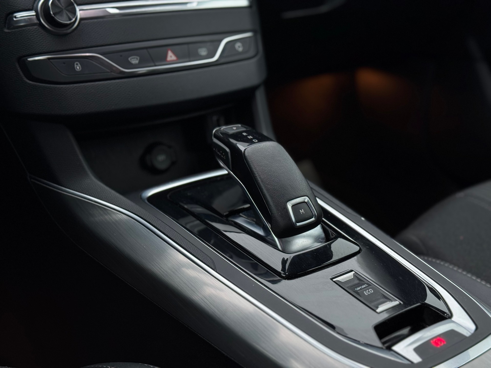 PEUGEOT 308 SW 1.5 BlueHDI Tech Edition EAT8-image-12