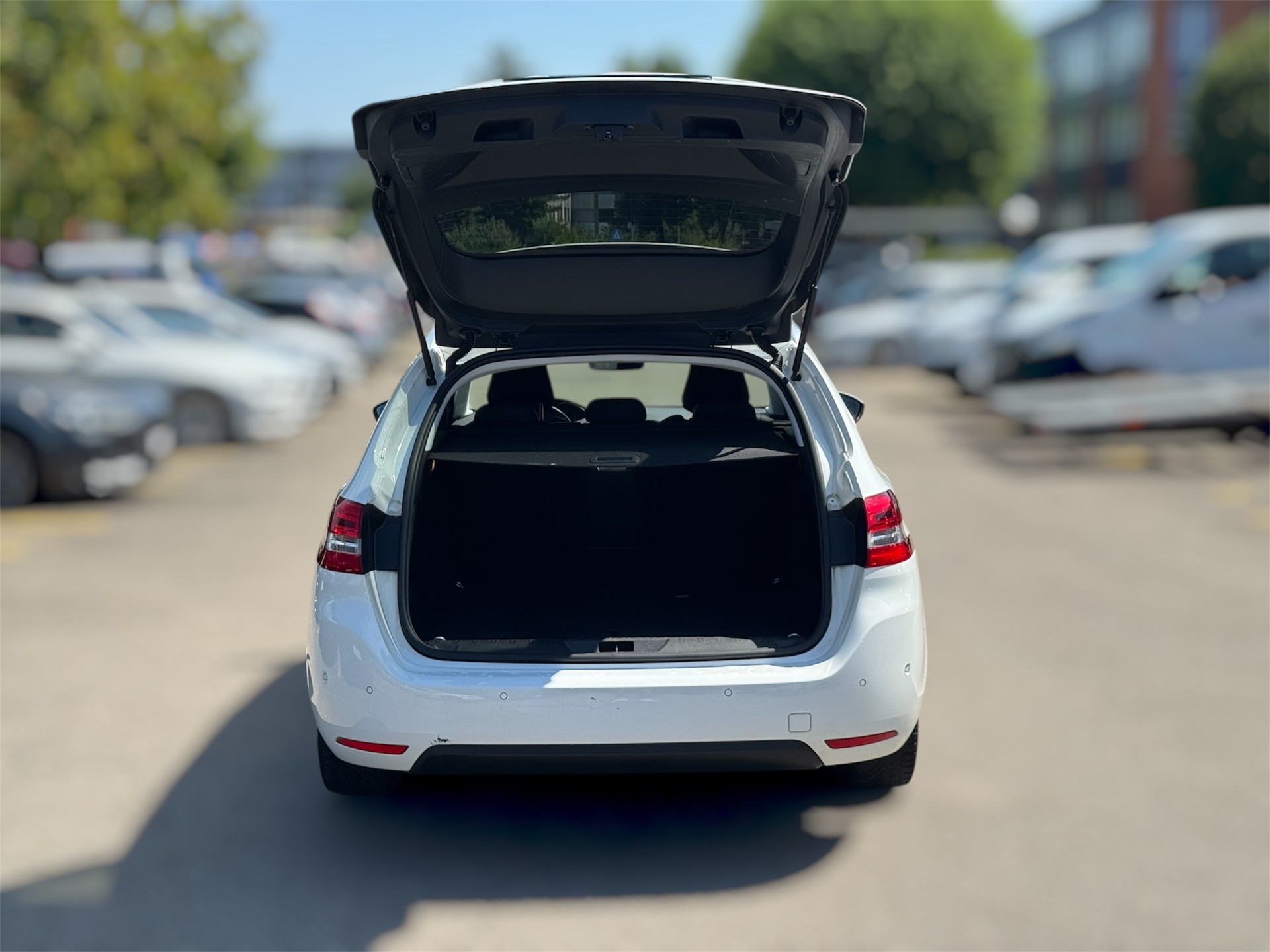 PEUGEOT 308 SW 1.5 BlueHDI Tech Edition EAT8-image-5