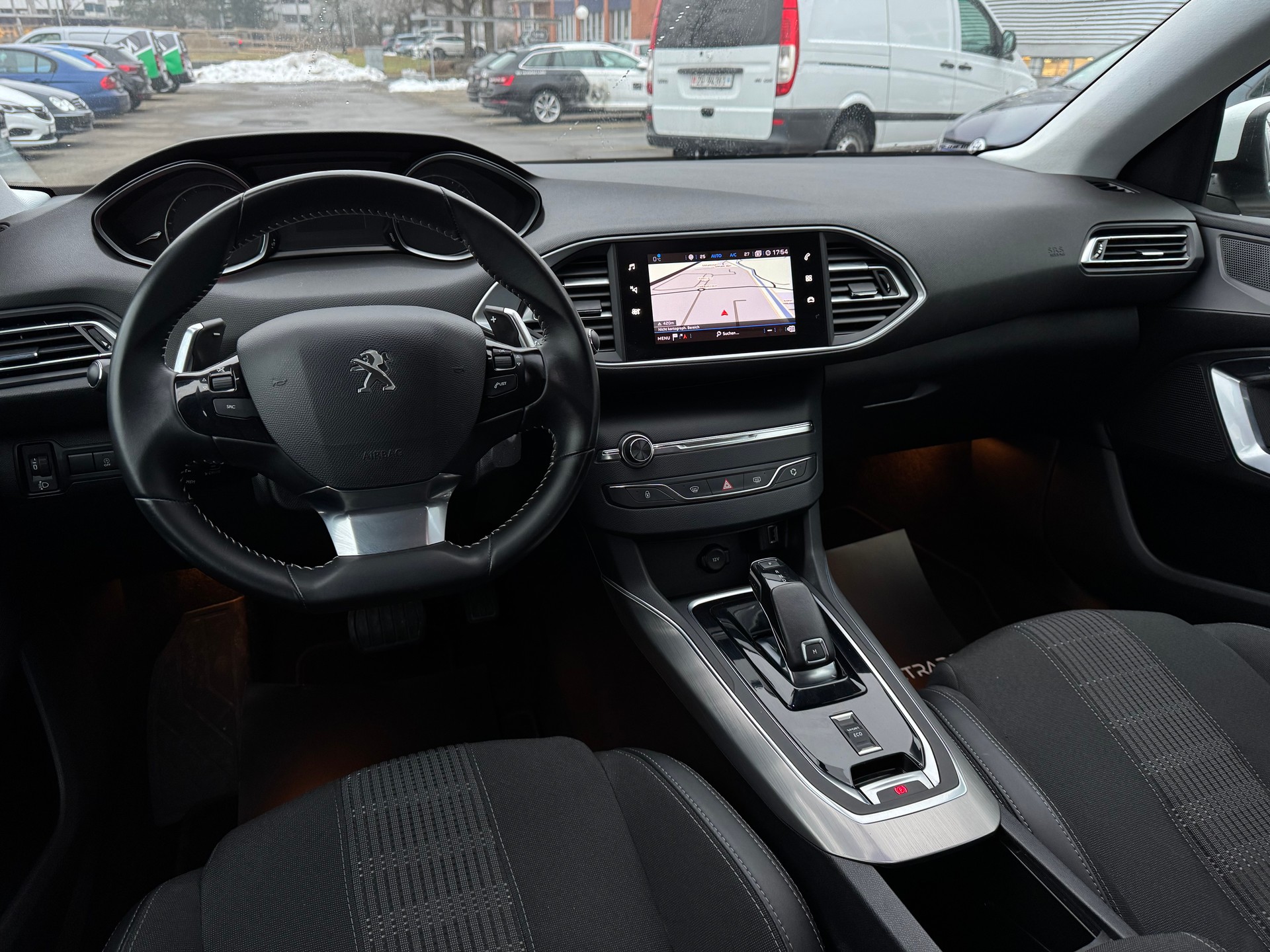 PEUGEOT 308 SW 1.5 BlueHDI Tech Edition EAT8-image-11