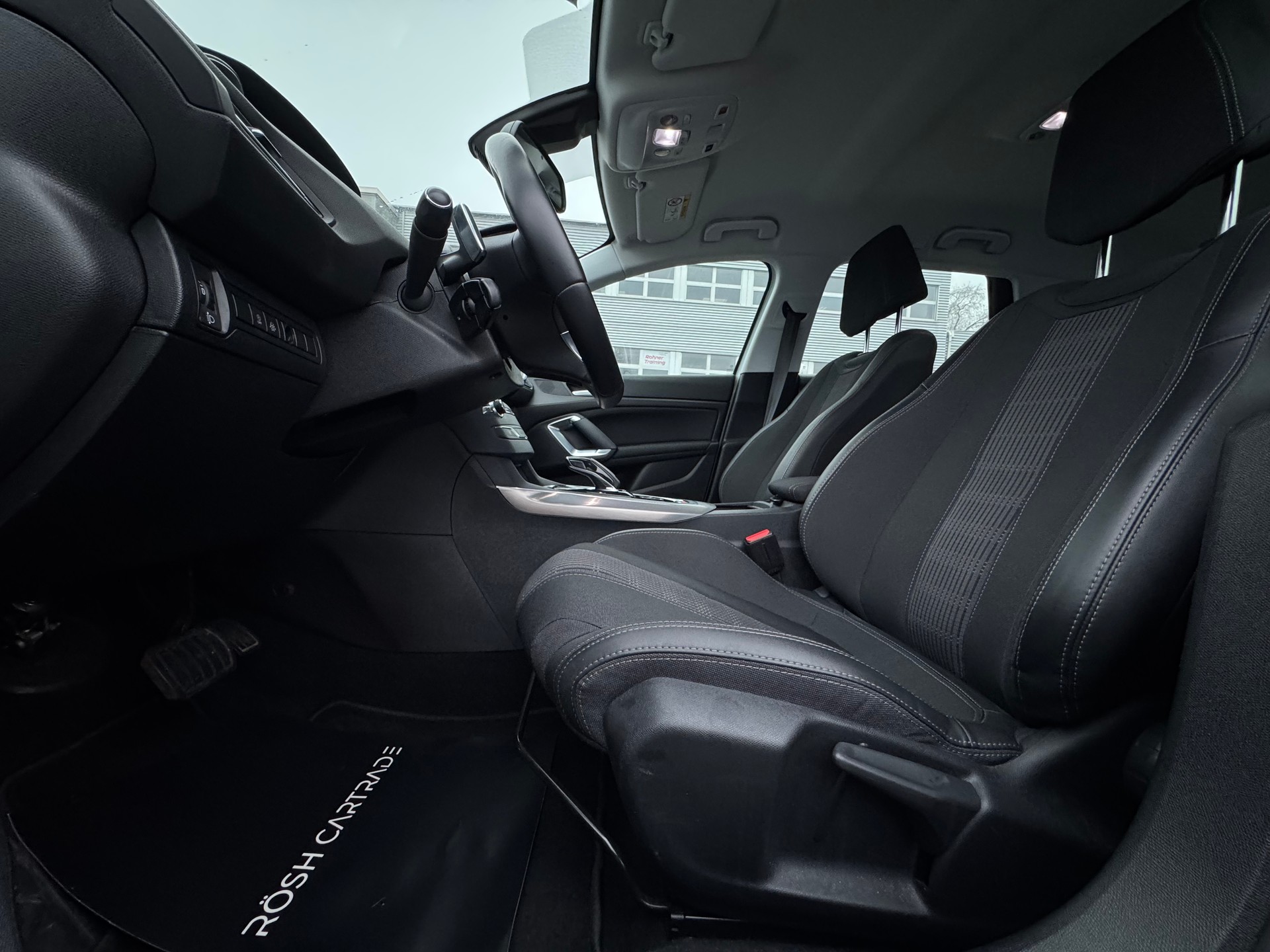 PEUGEOT 308 SW 1.5 BlueHDI Tech Edition EAT8-image-13
