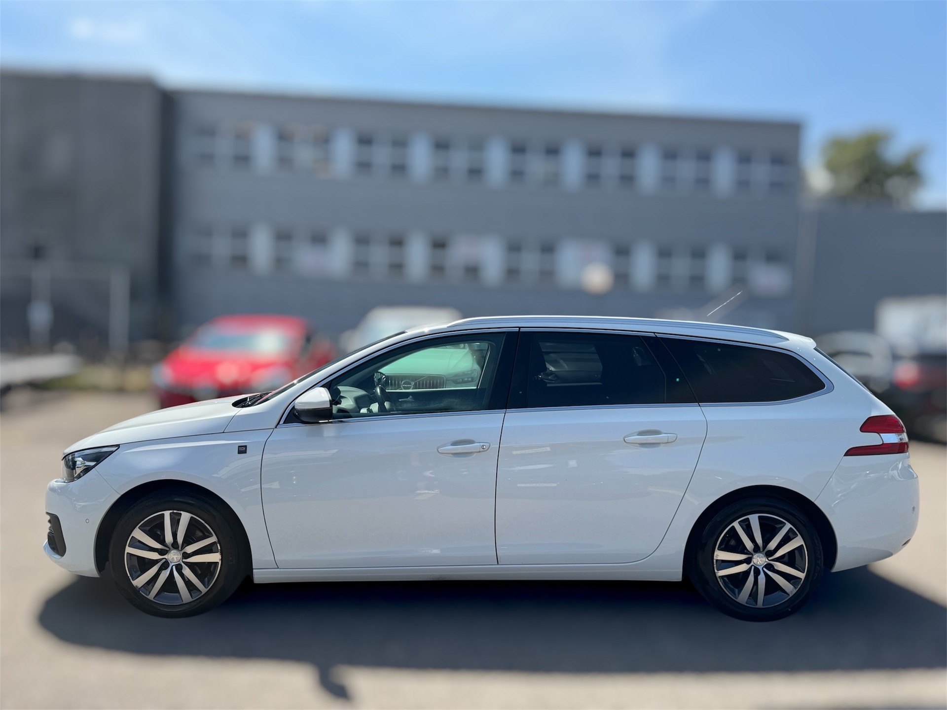 PEUGEOT 308 SW 1.5 BlueHDI Tech Edition EAT8-image-7