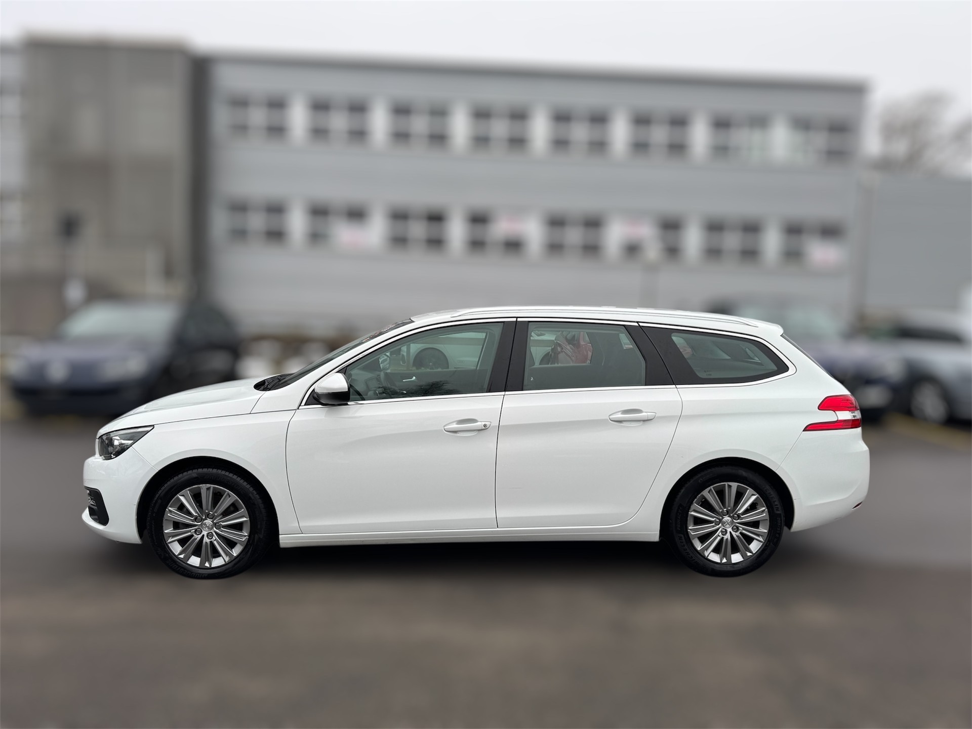 PEUGEOT 308 SW 1.5 BlueHDI Tech Edition EAT8-image-7