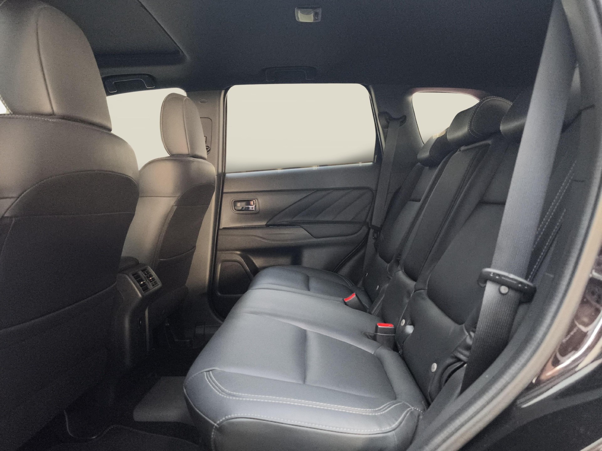 MITSUBISHI Outlander 2.4 PHEV Diamond-image-10