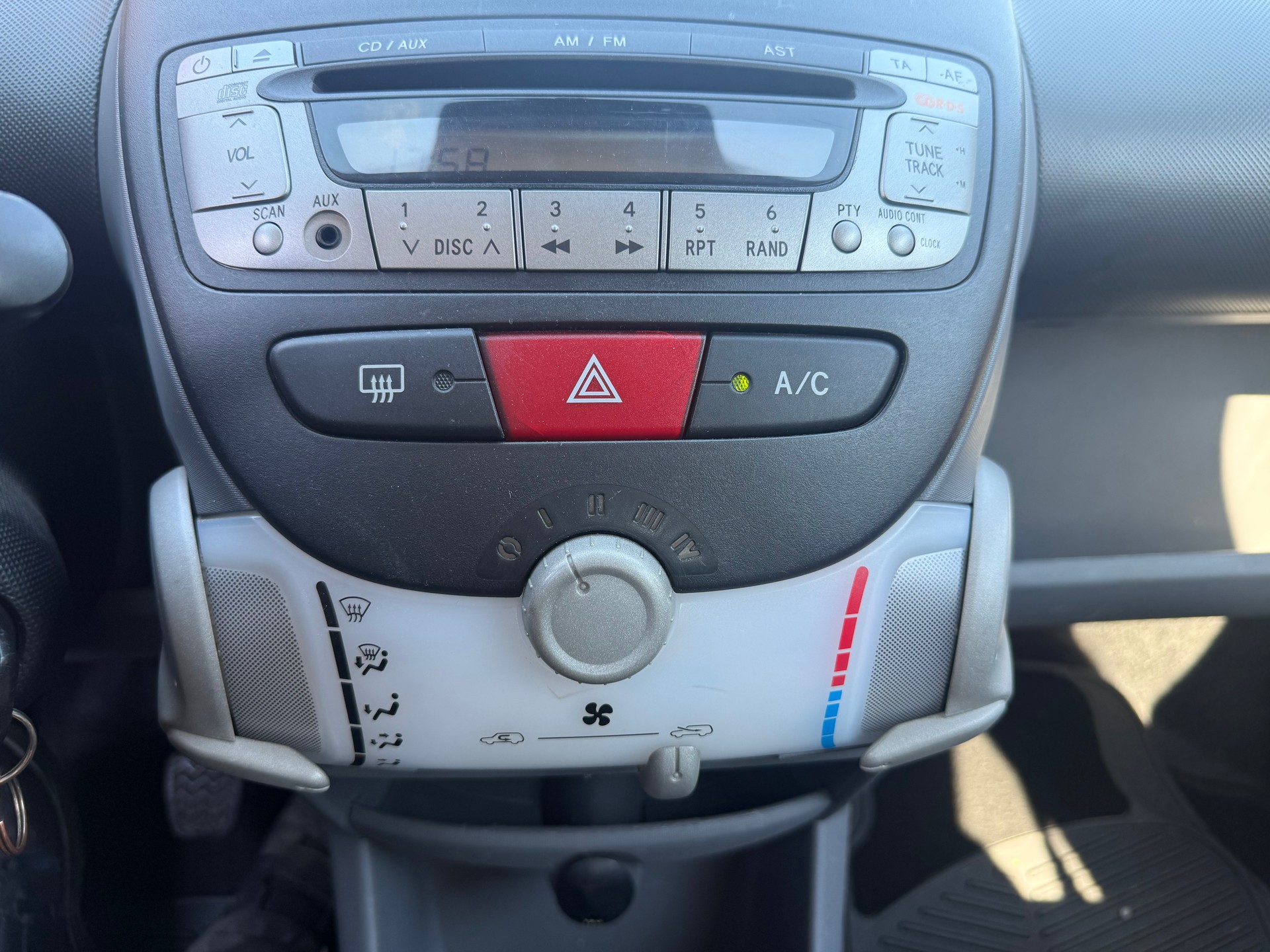 CITROEN C1 1.0i X-image-9
