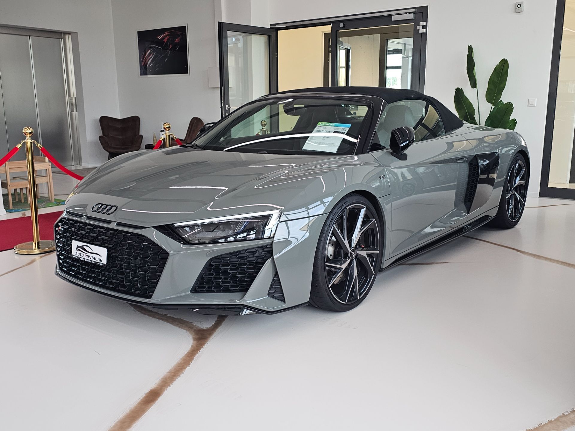 AUDI R8 Spyder S-Tronic-image-0