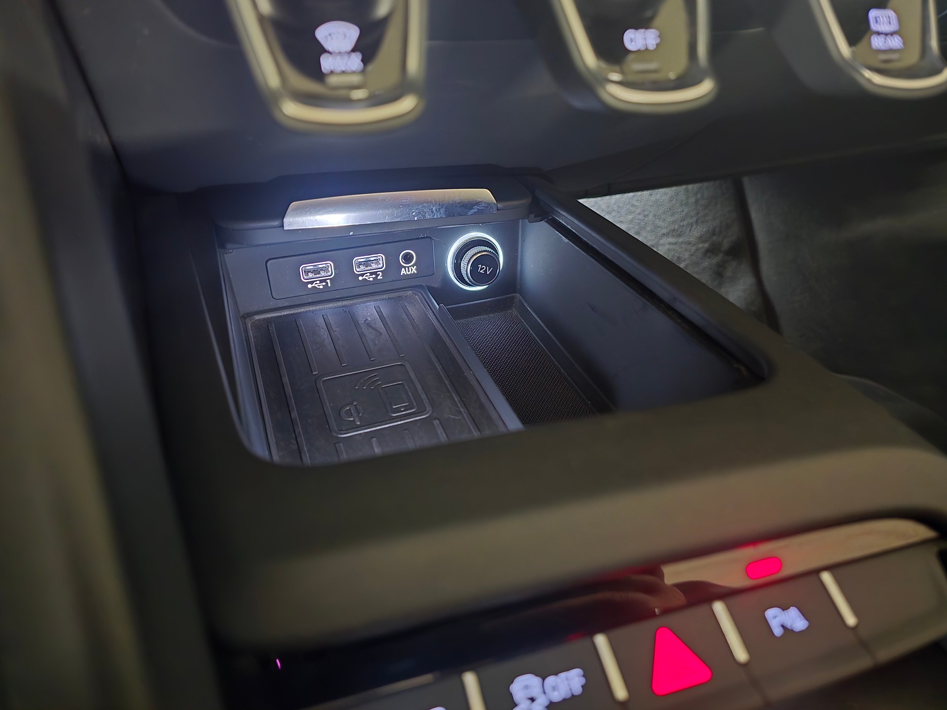 AUDI R8 Spyder S-Tronic-image-16