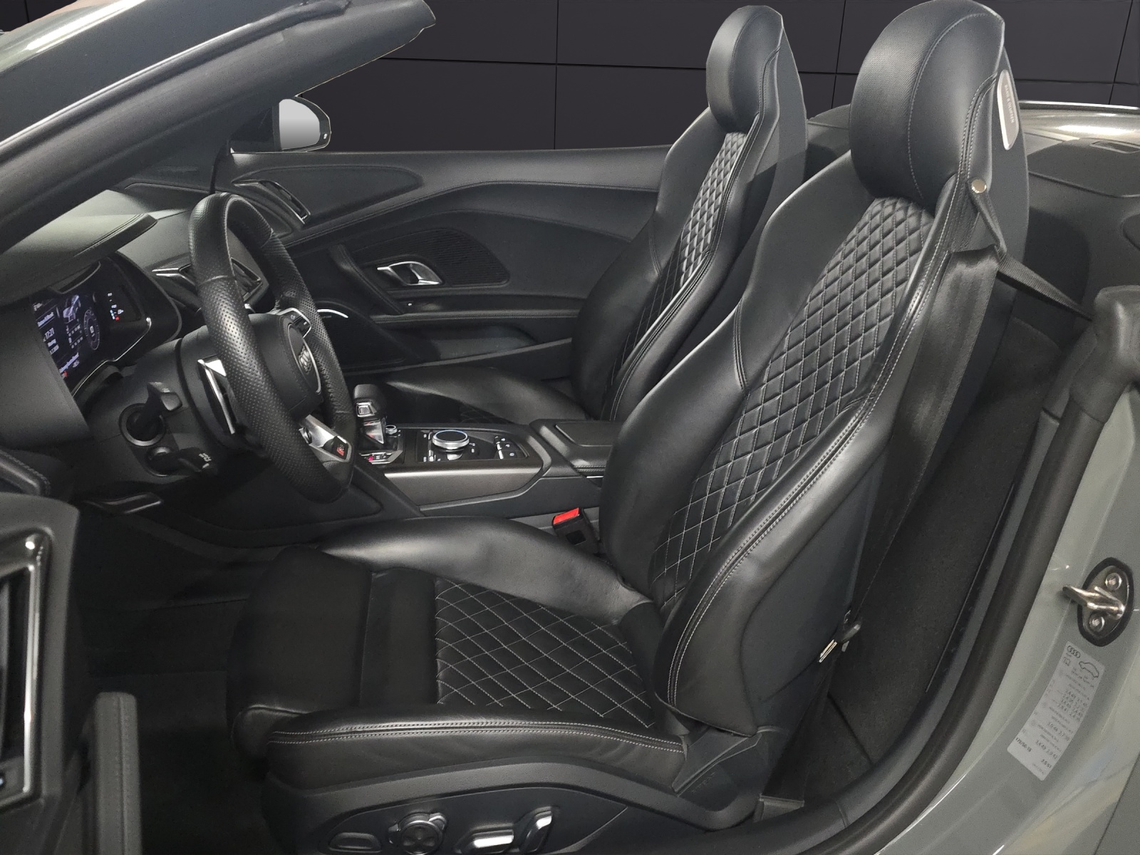 AUDI R8 Spyder S-Tronic-image-8