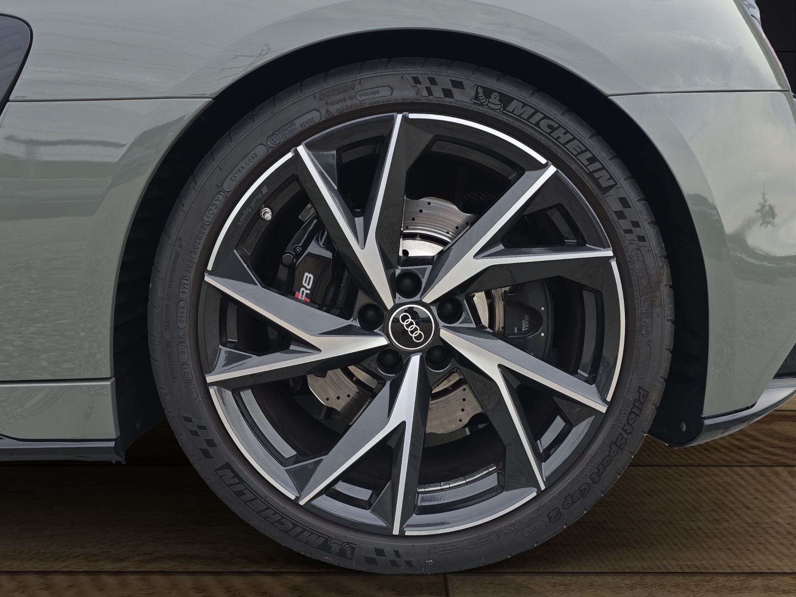 AUDI R8 Spyder S-Tronic-image-20