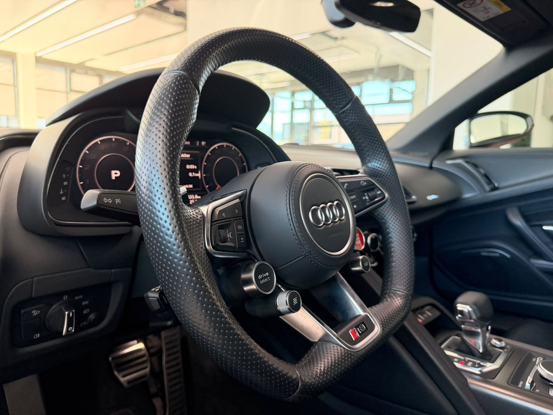 AUDI R8 Spyder S-Tronic-image-20