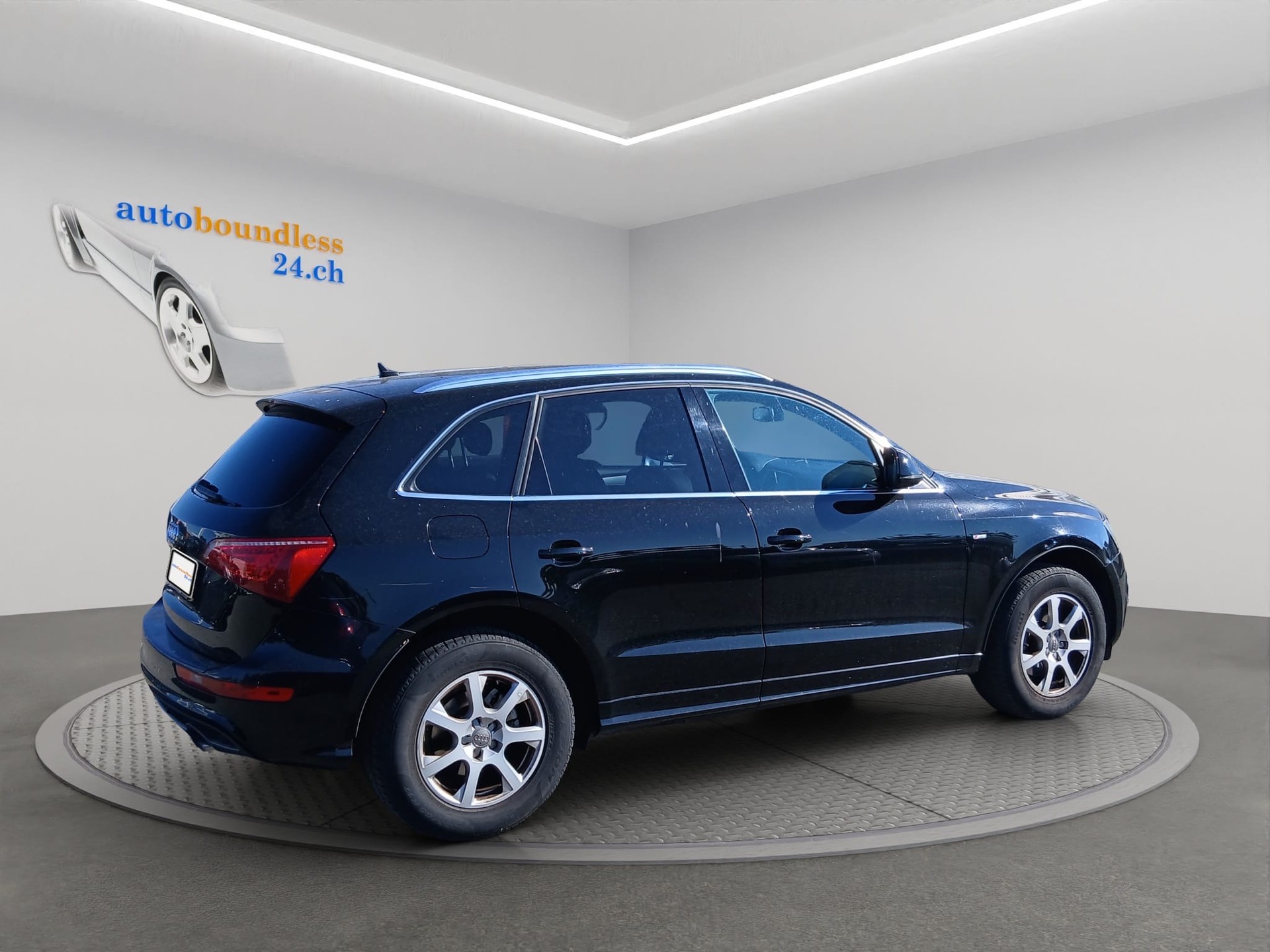 AUDI Q5 2.0 TFSI quattro S-tronic-image-8