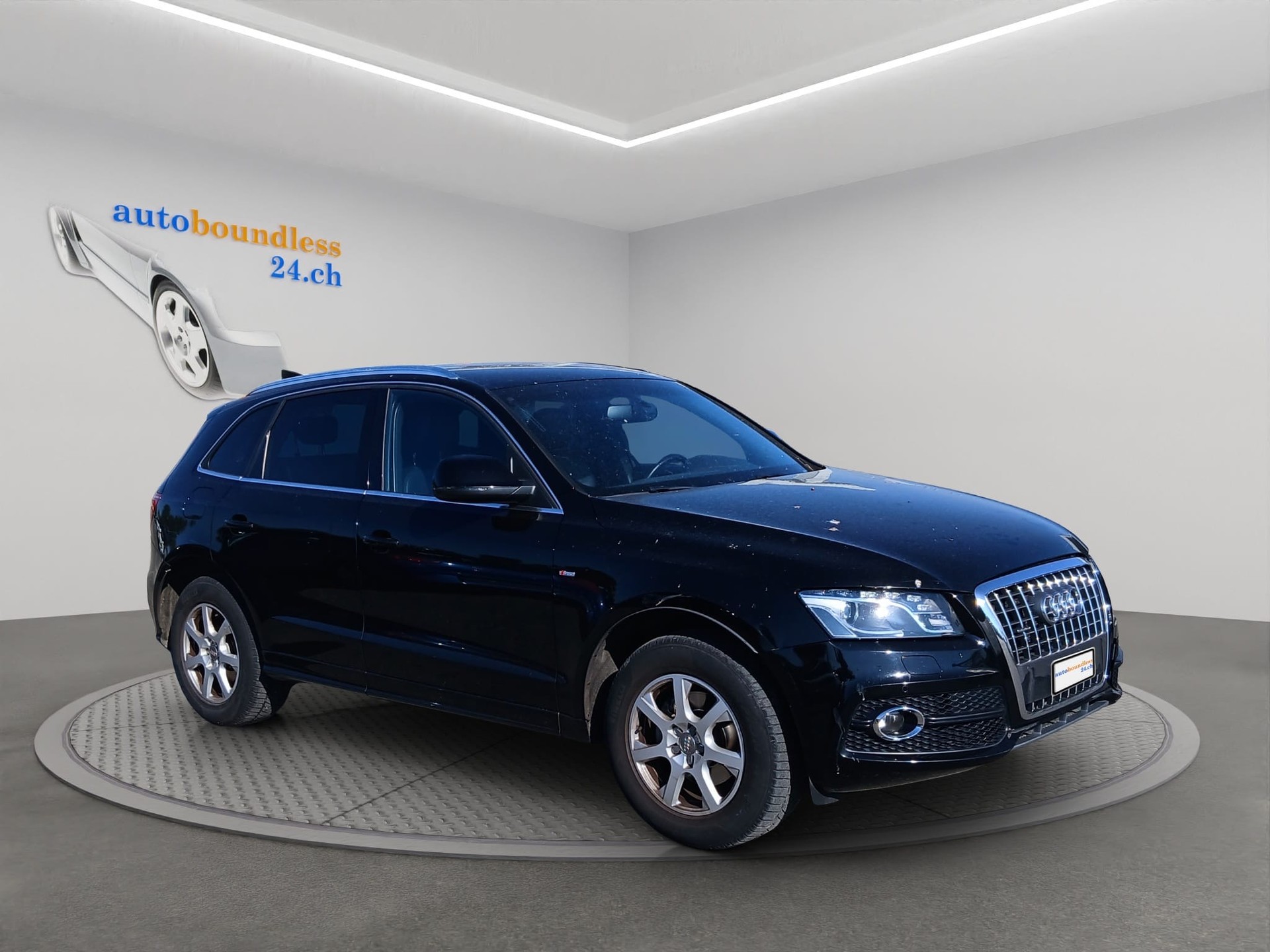 AUDI Q5 2.0 TFSI quattro S-tronic-image-1