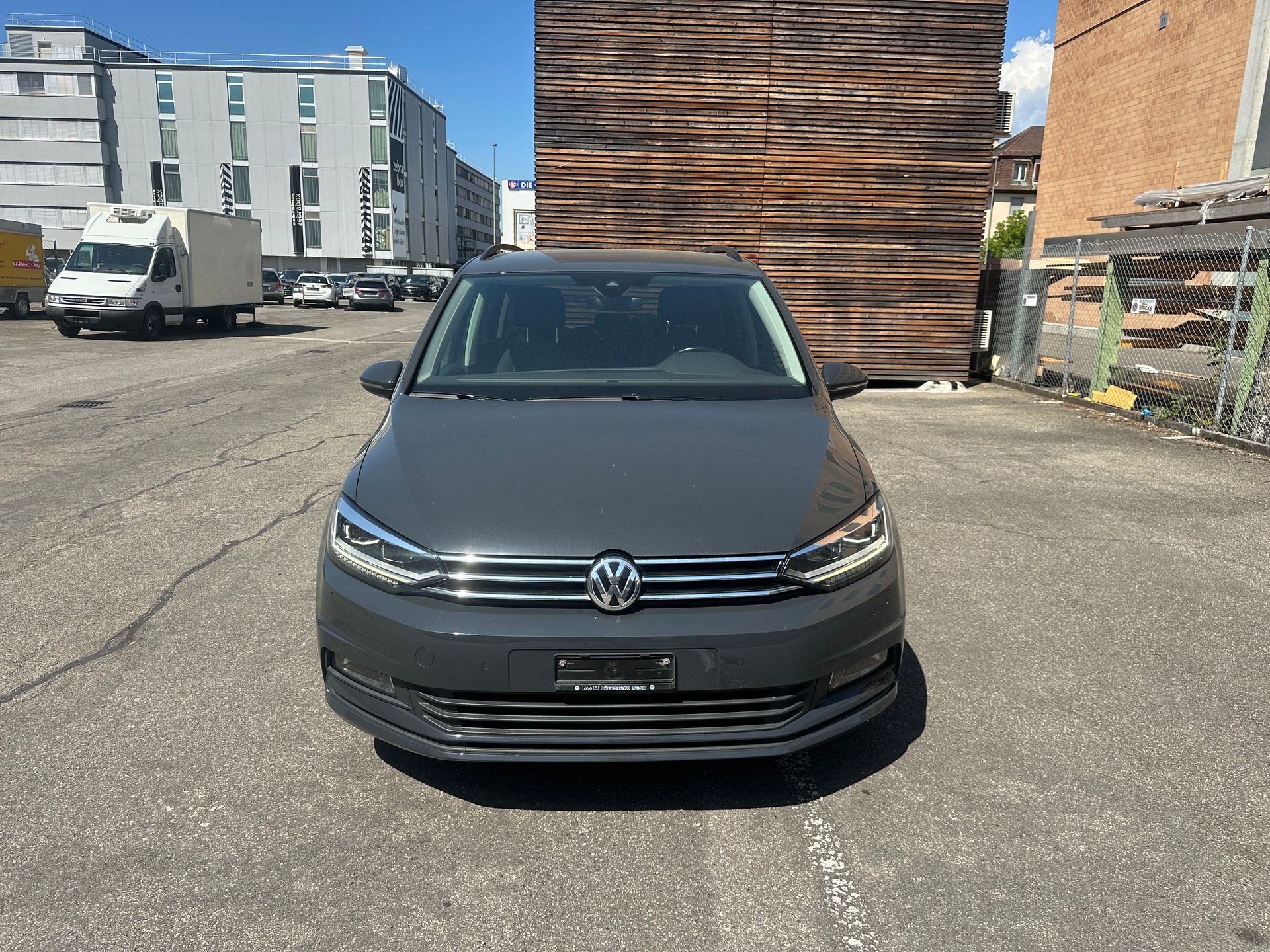 VW Touran 1.4 TSI BlueMotion Technology Family-image-1