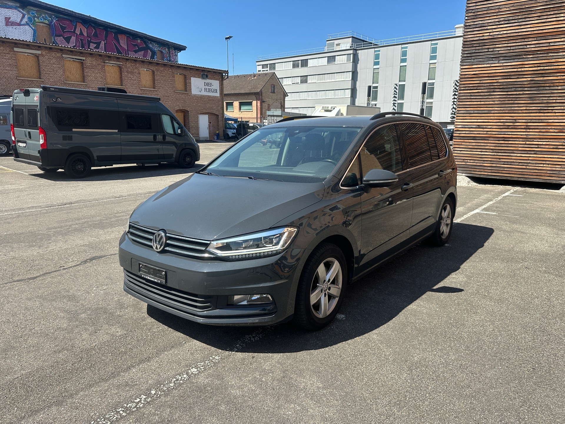 VW Touran 1.4 TSI BlueMotion Technology Family-image-0